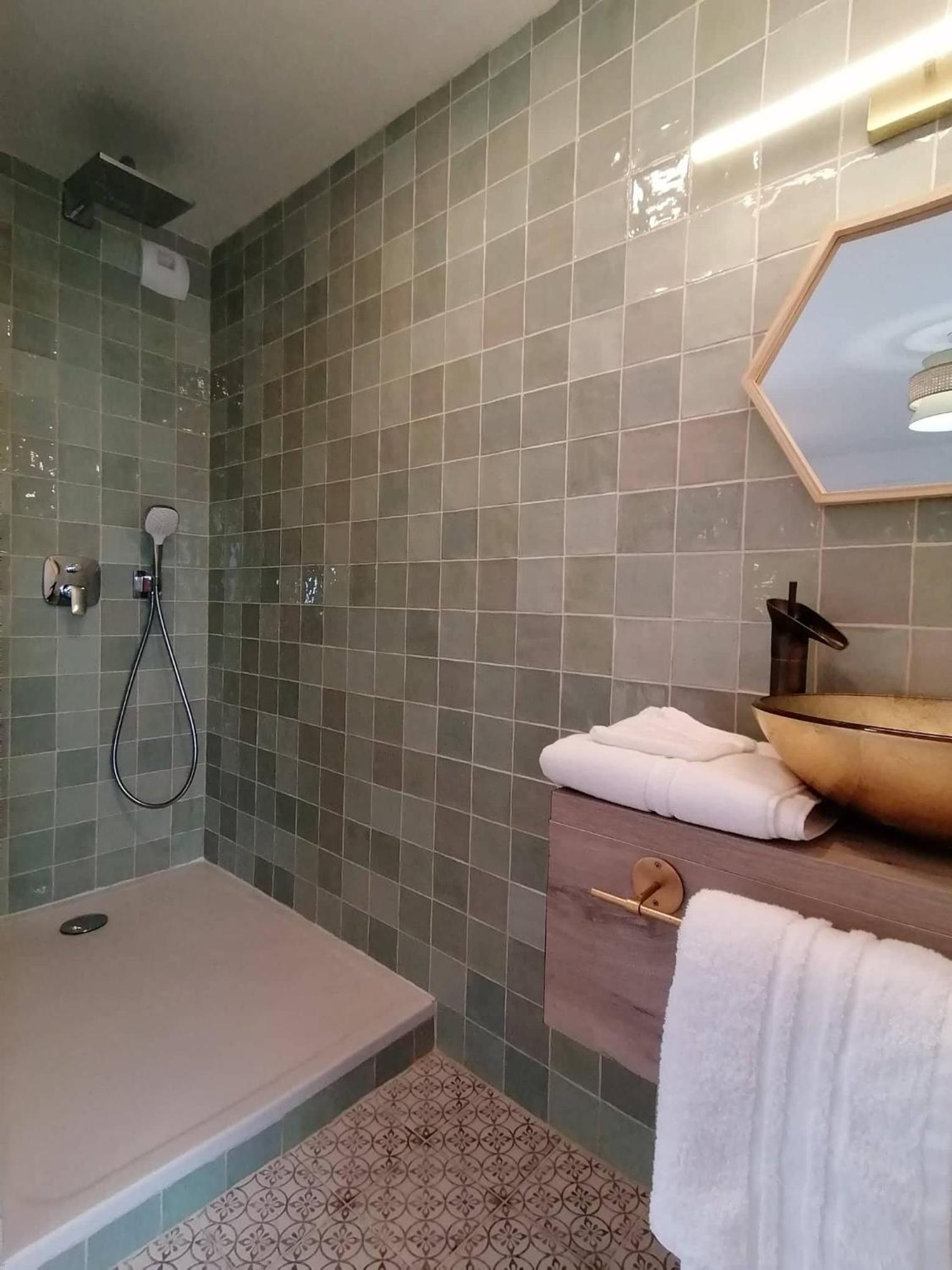 Deluxe Double Room with Sea View - Photo 4