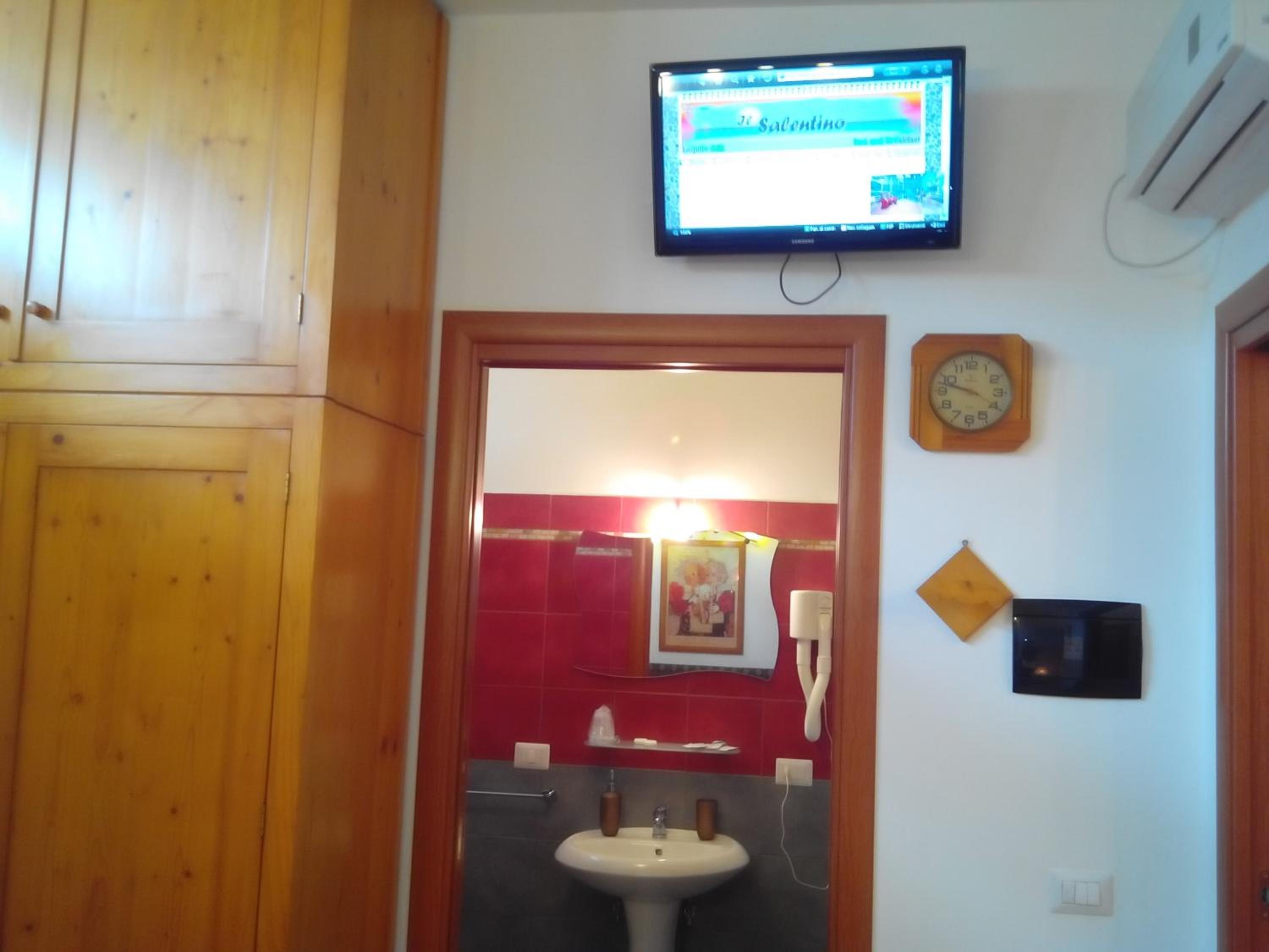 Double Room with Private Bathroom photo 2