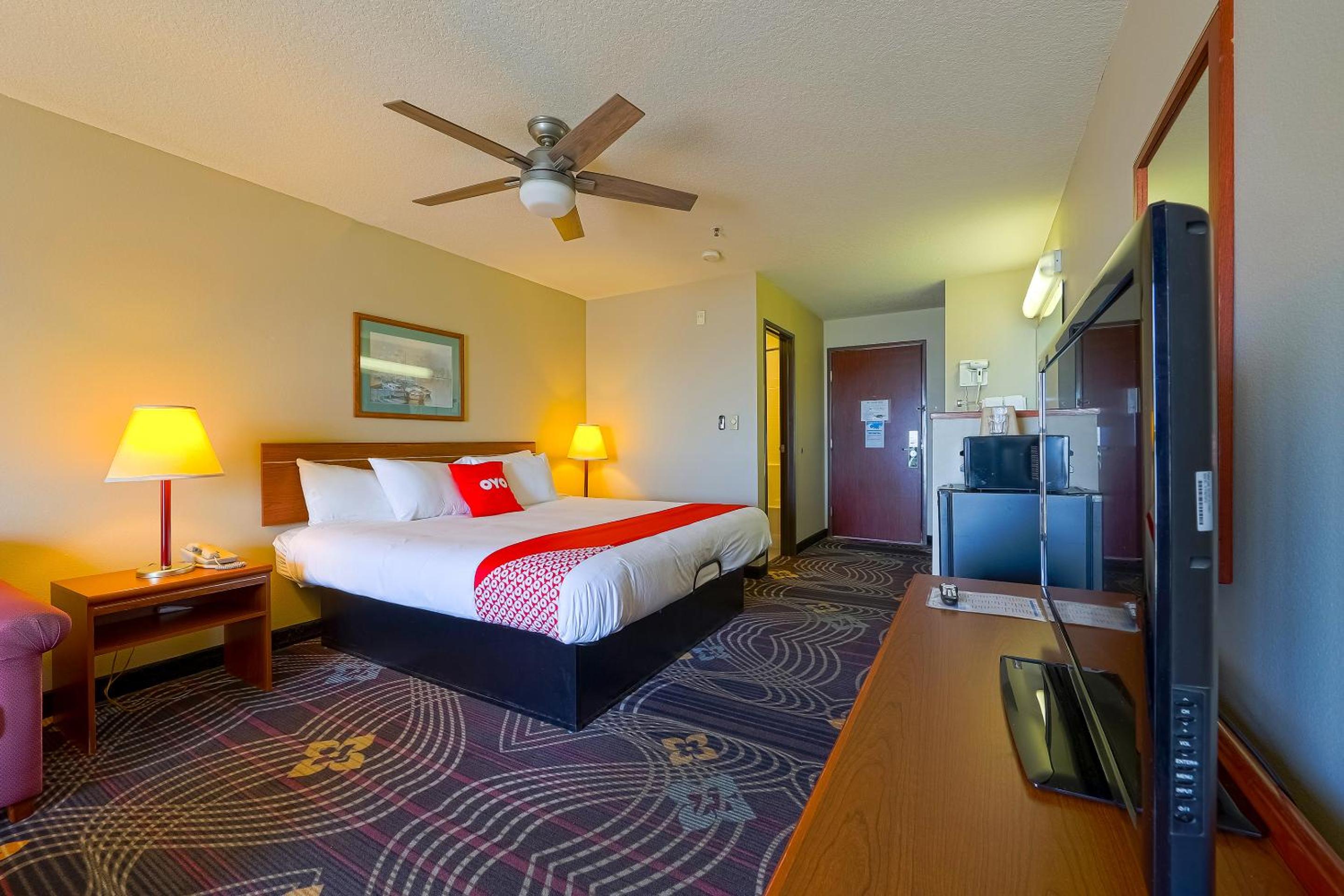King Suite with Balcony - Ocean View - Photo 4
