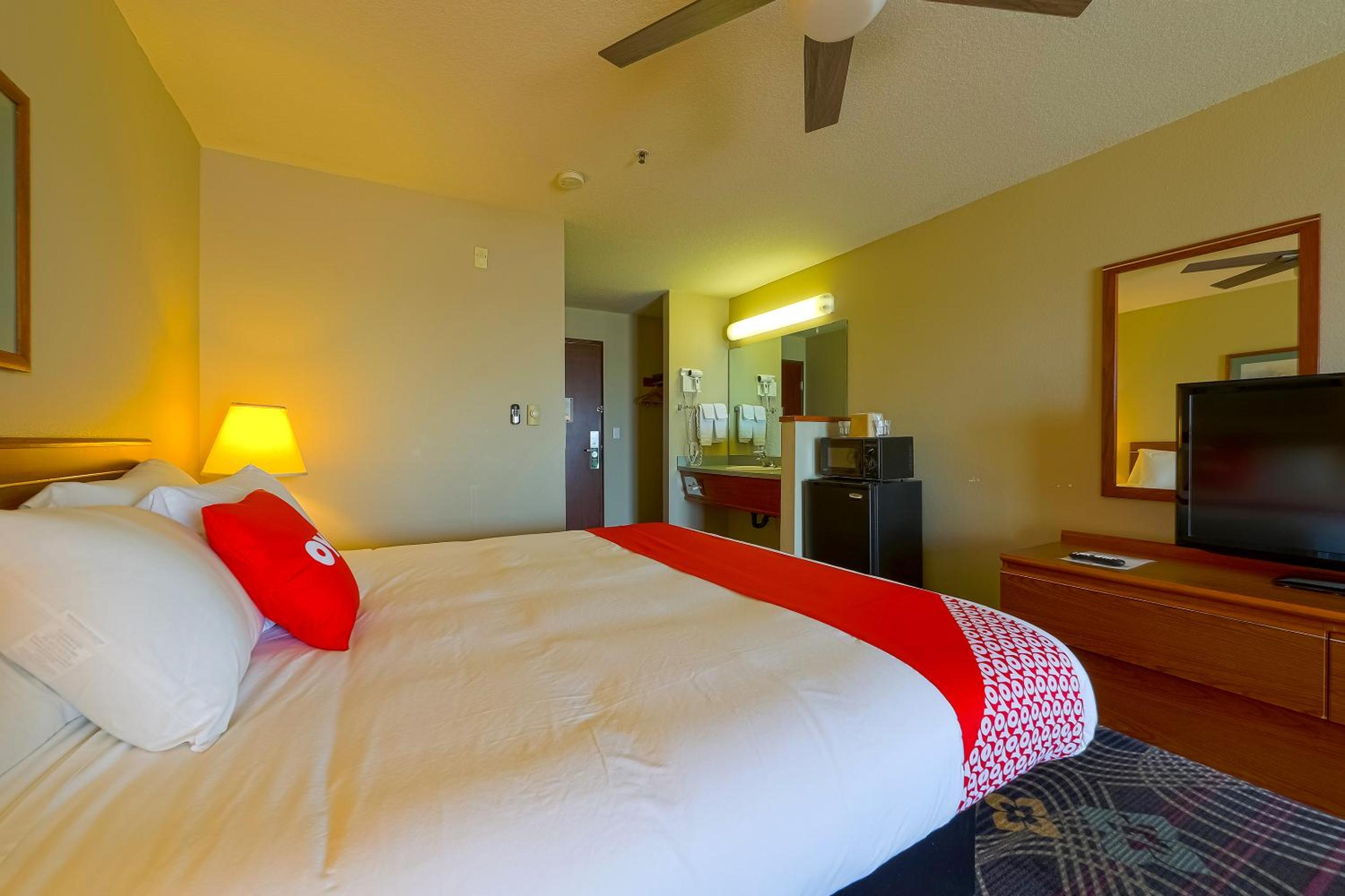 King Suite with Balcony - Ocean View - Photo 10