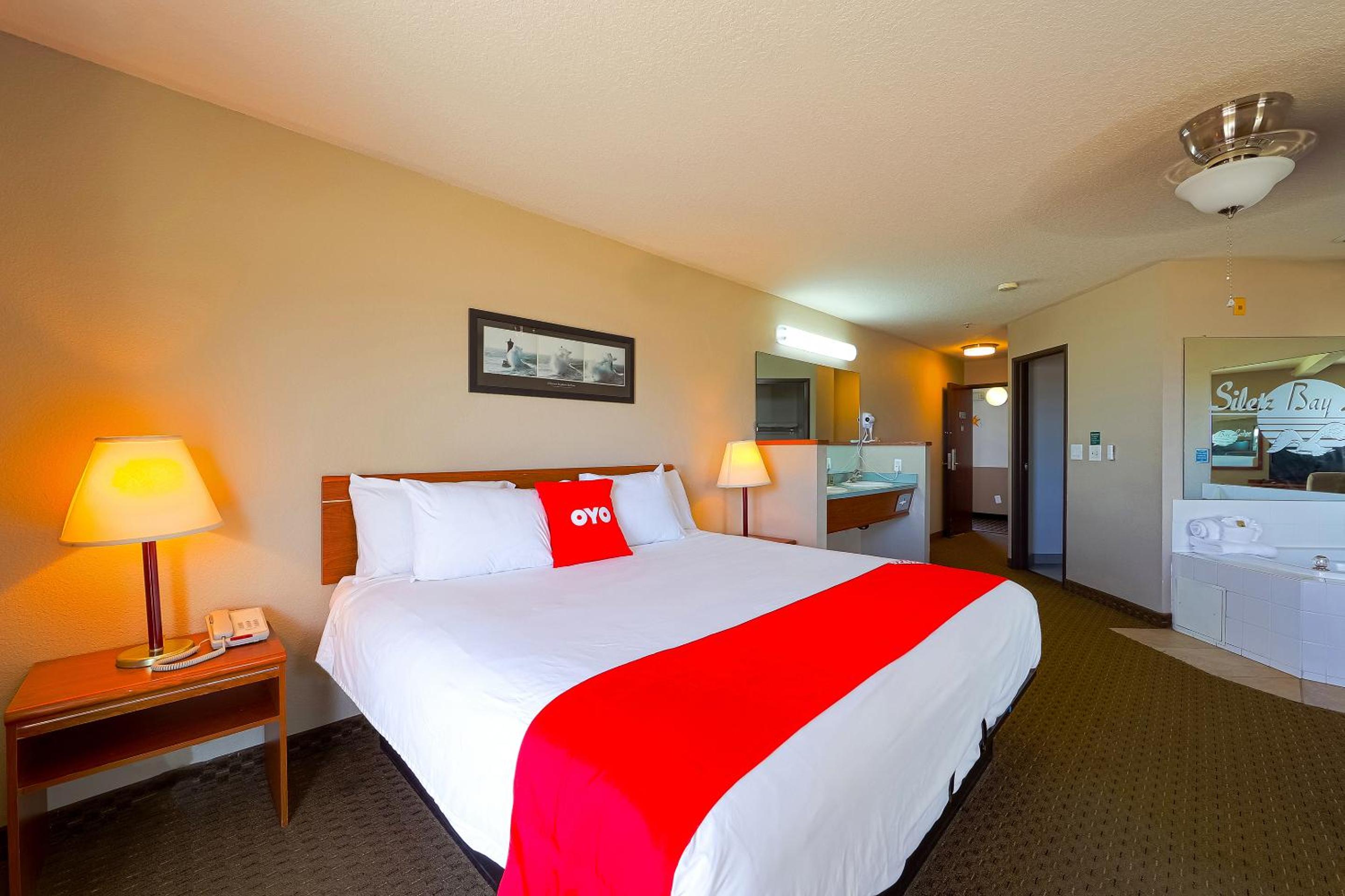 King Suite with Jetted Tub with Balcony - Photo 5