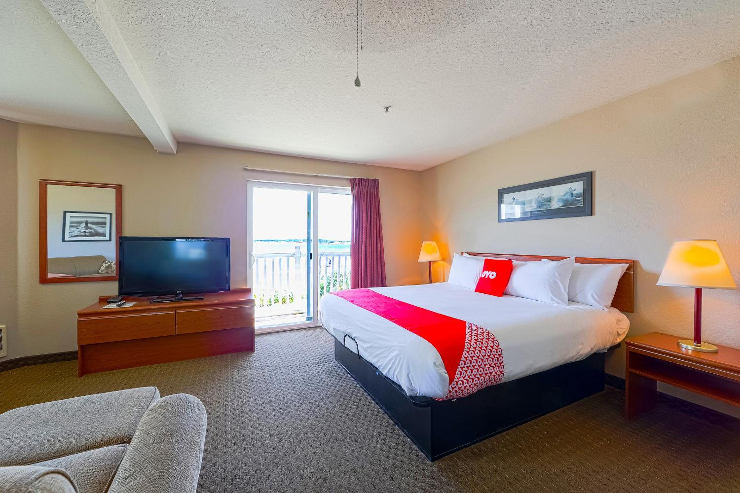 King Suite with Jetted Tub with Balcony - Photo 2