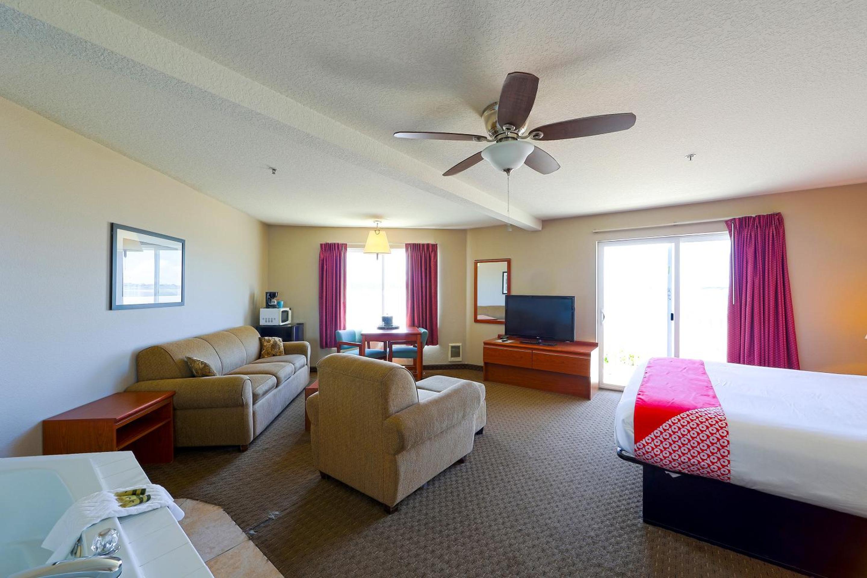 King Suite with Jetted Tub with Balcony - Photo 9