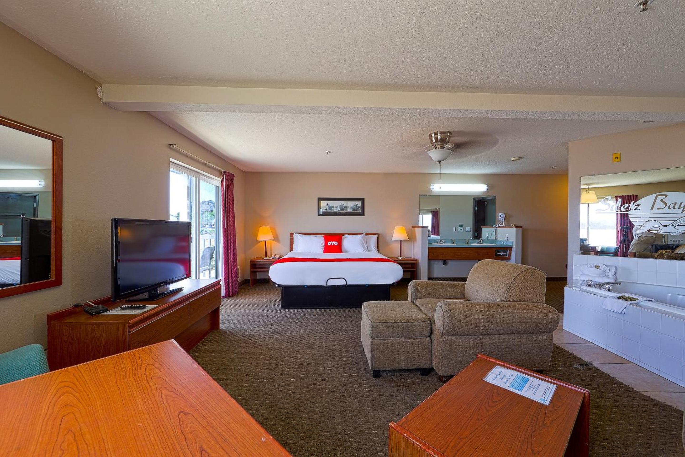 King Suite with Jetted Tub with Balcony - Photo 1