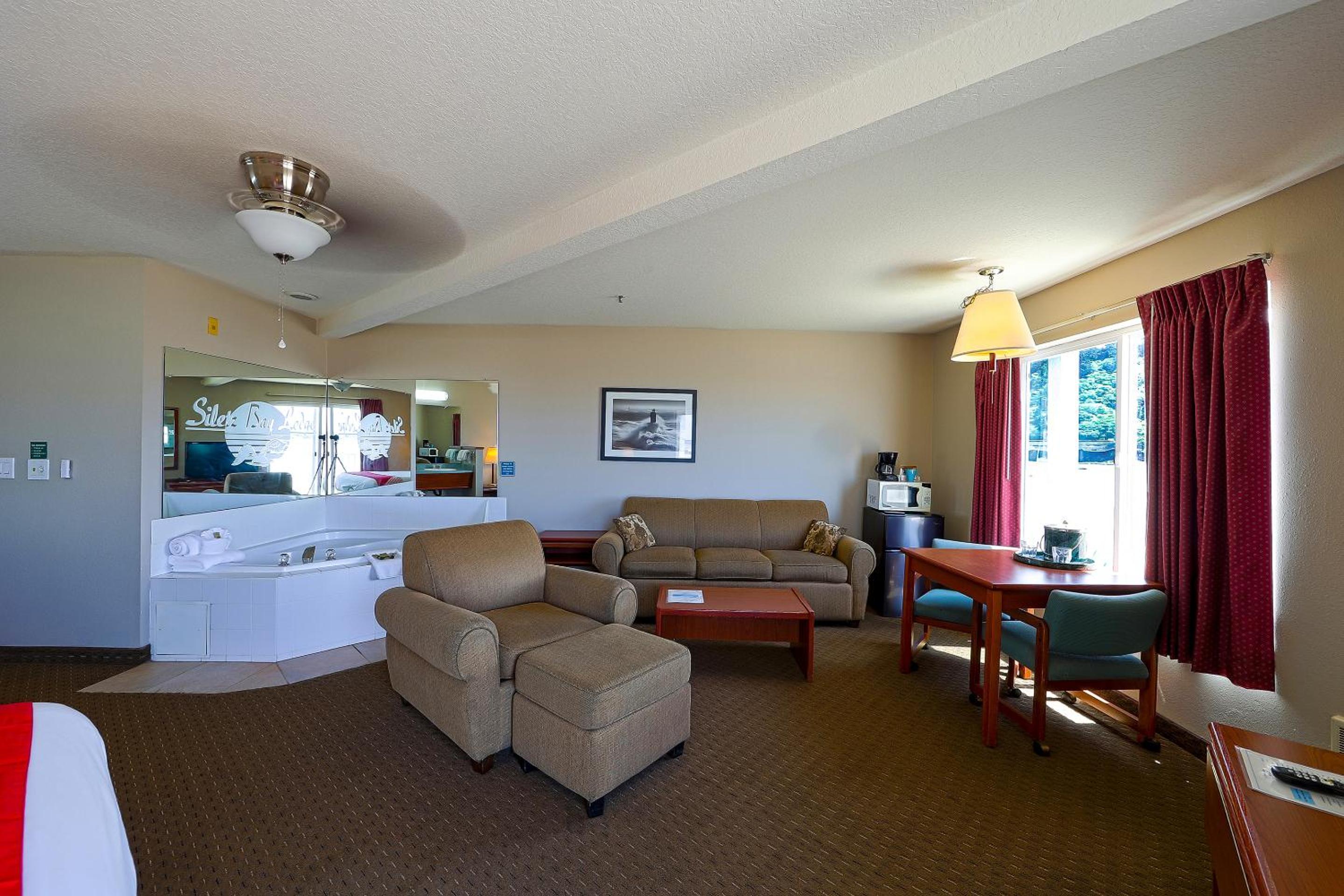 King Suite with Jetted Tub with Balcony - Photo 4