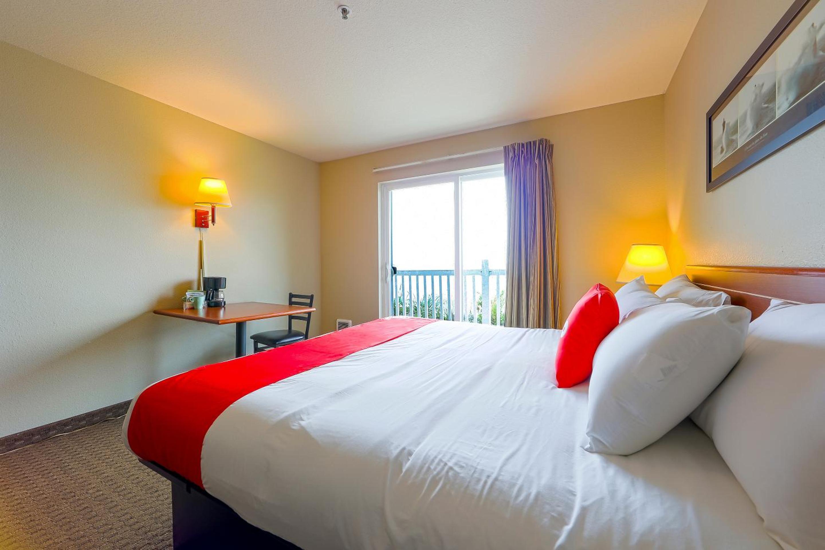 King Room with Balcony - Ocean View (Pet Friendly) - Photo 5