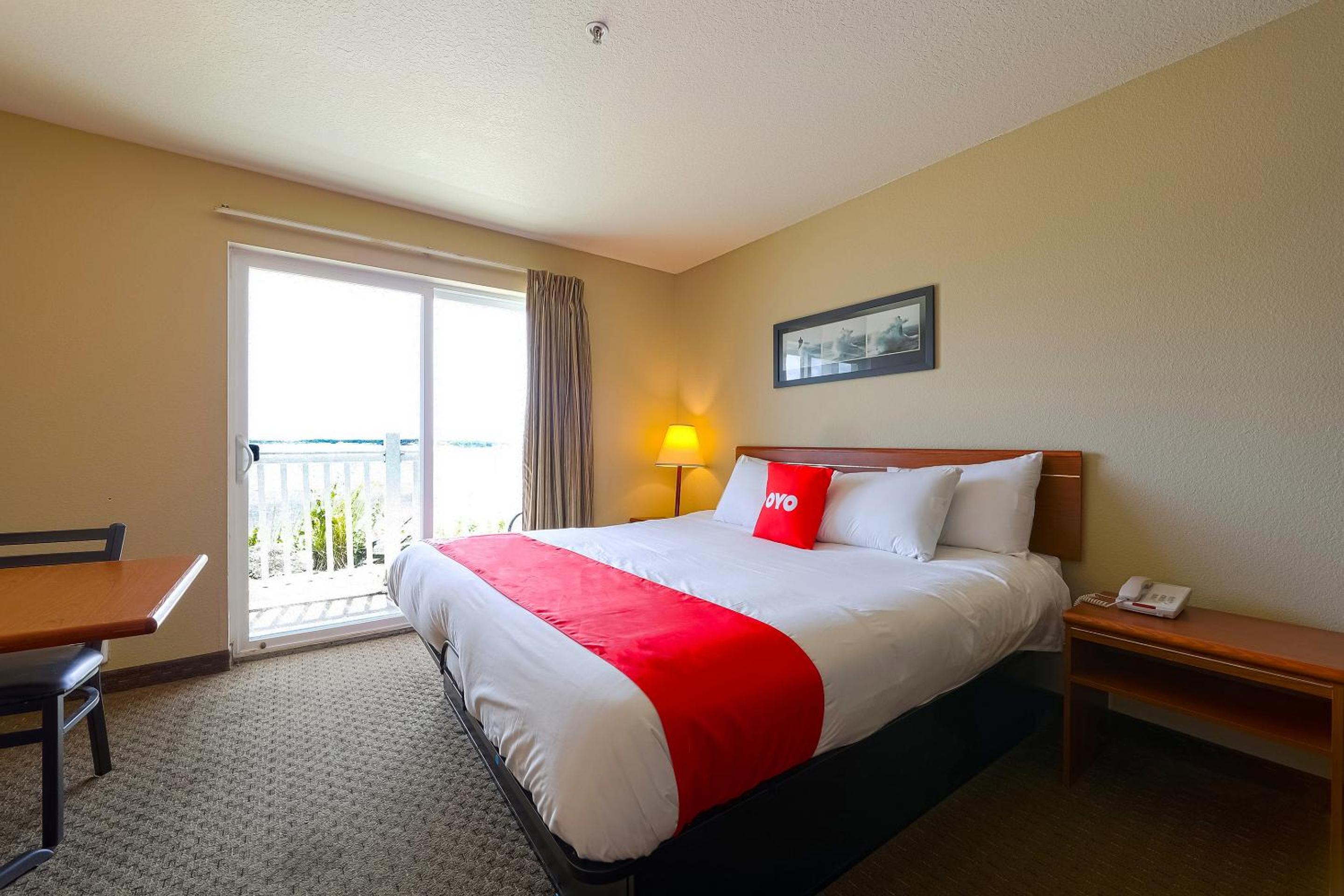King Room with Balcony - Ocean View (Pet Friendly) - Photo 1