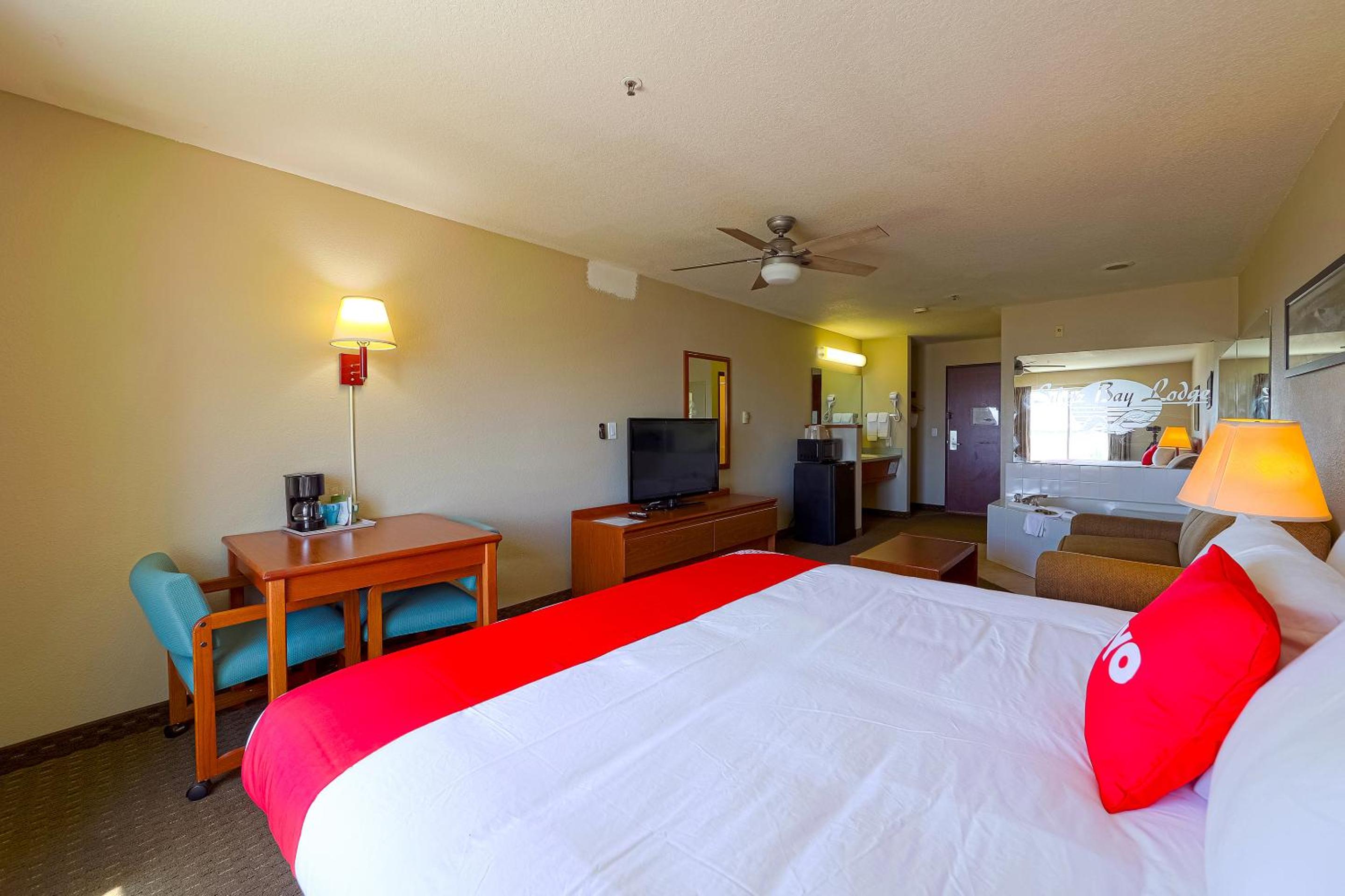 Premium King Room with Jetted Tub - Bay view - Photo 13