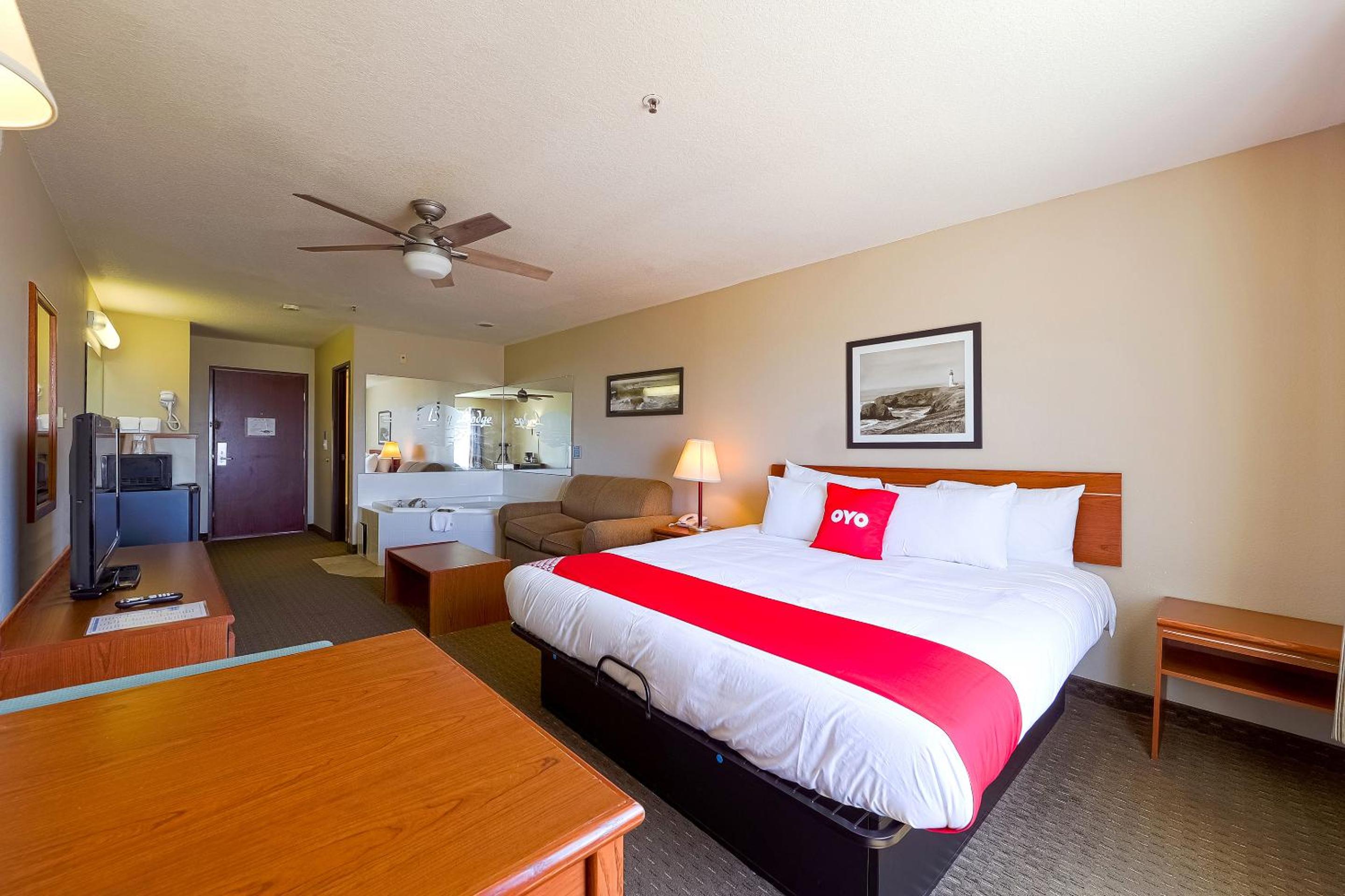 Premium King Room with Jetted Tub - Bay view - Photo 1