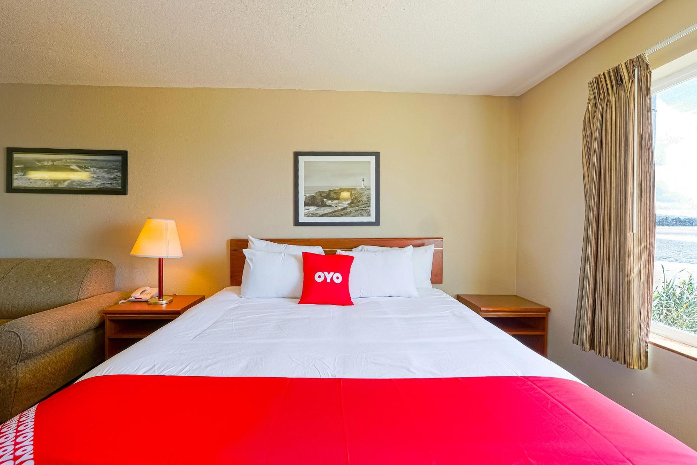 Premium King Room with Jetted Tub - Bay view - Photo 12