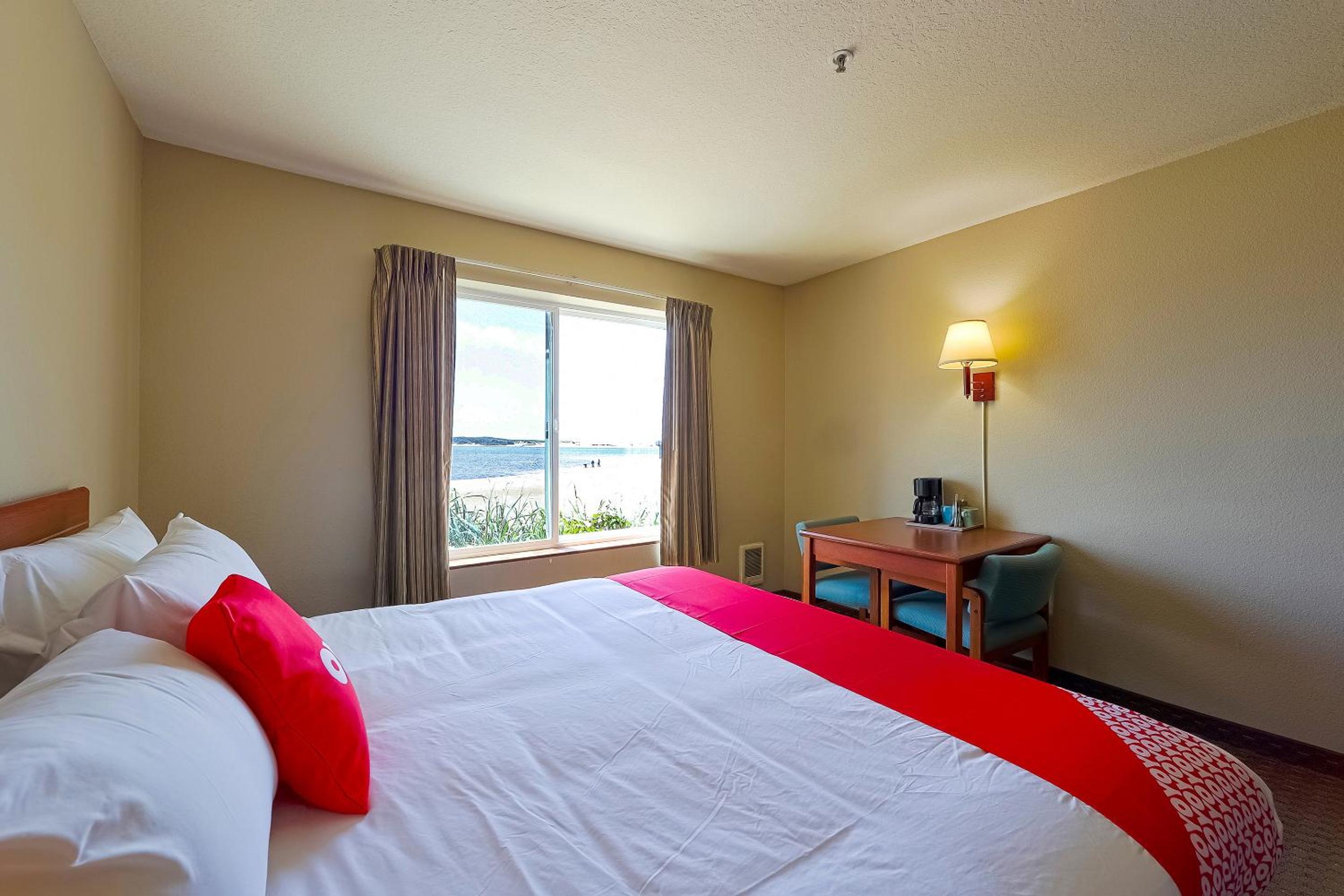 Premium King Room with Jetted Tub - Bay view - Photo 14