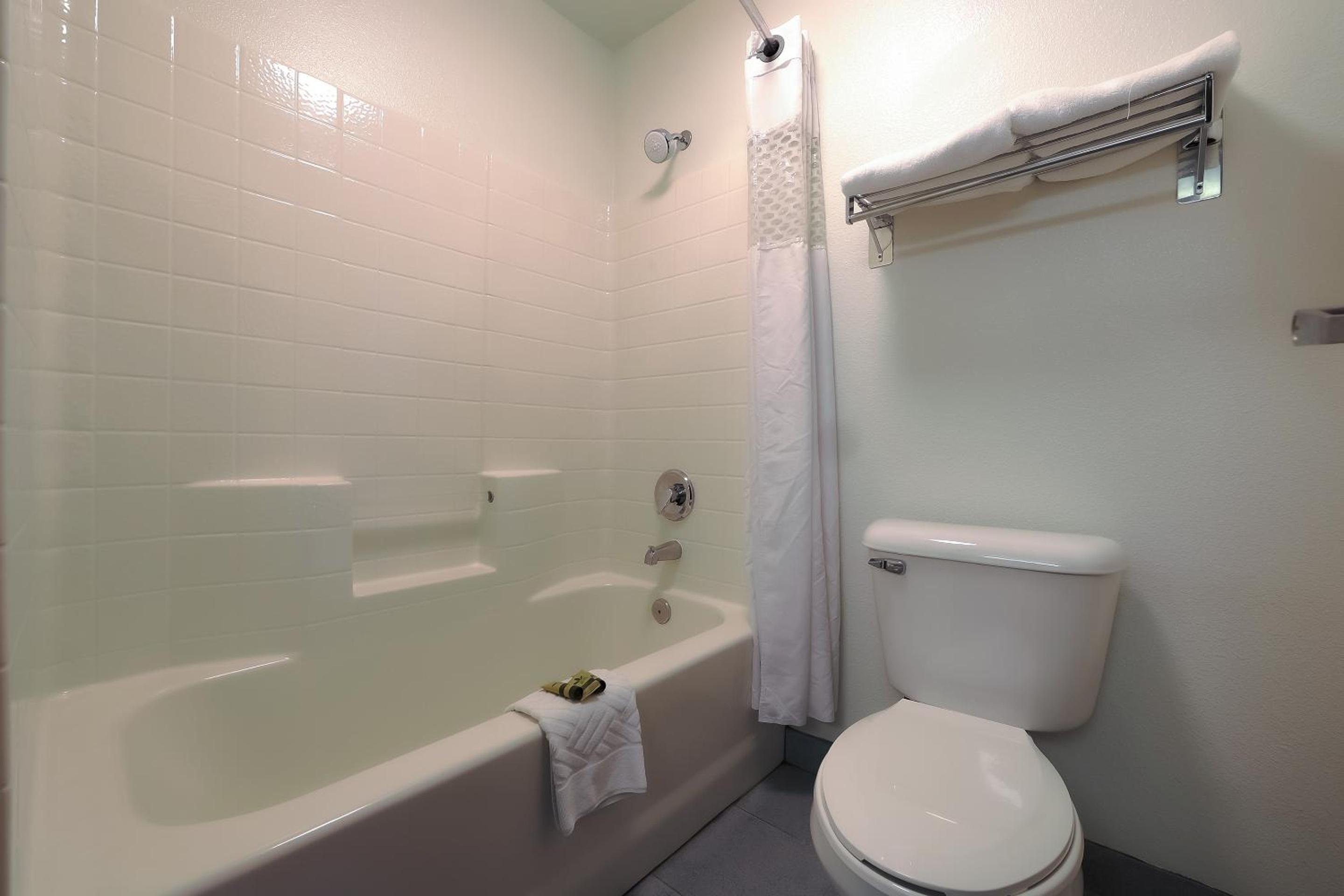 Double Queen Room - Bay view - Photo 12