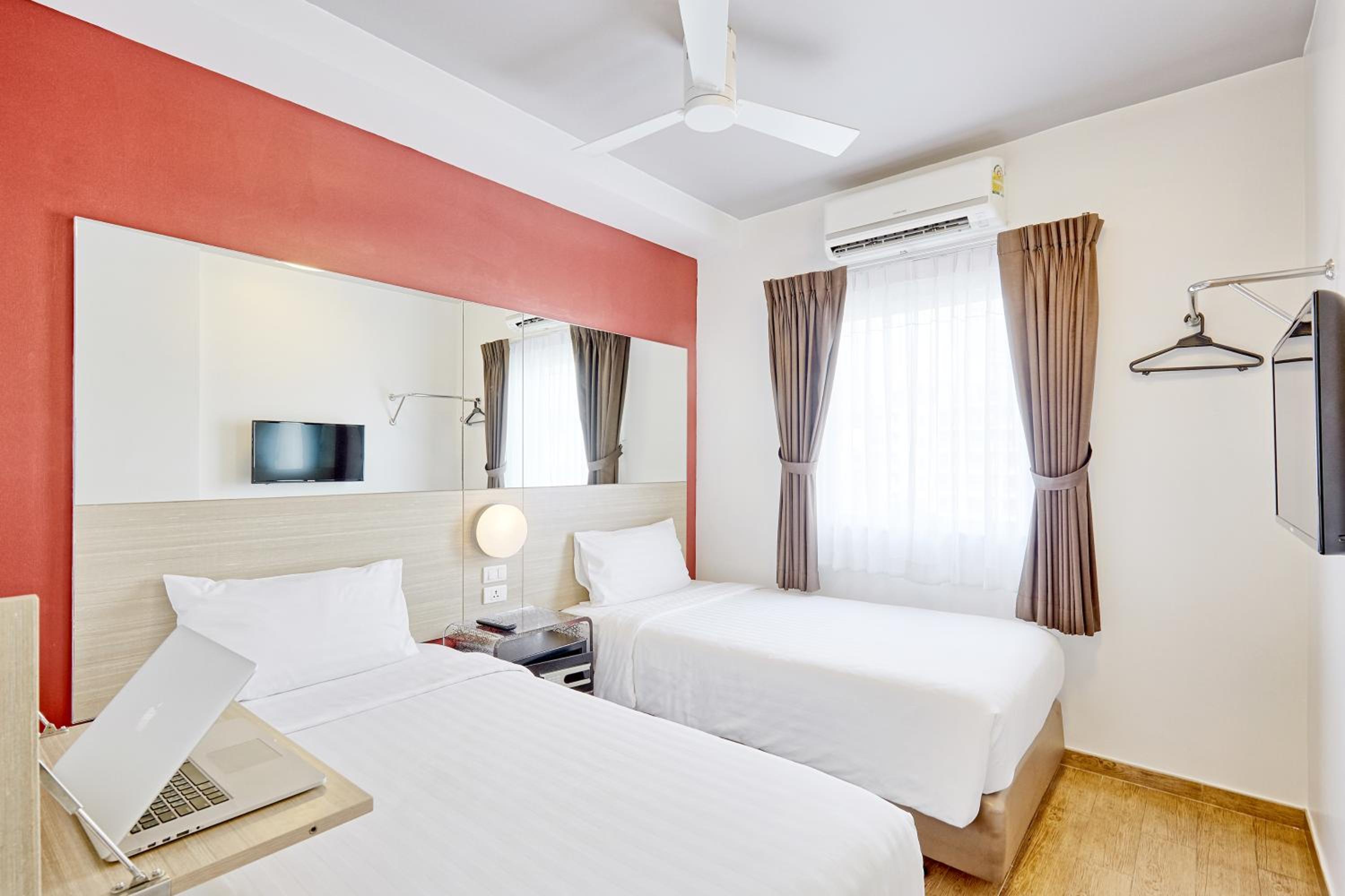 Standard Twin Room - Photo 10
