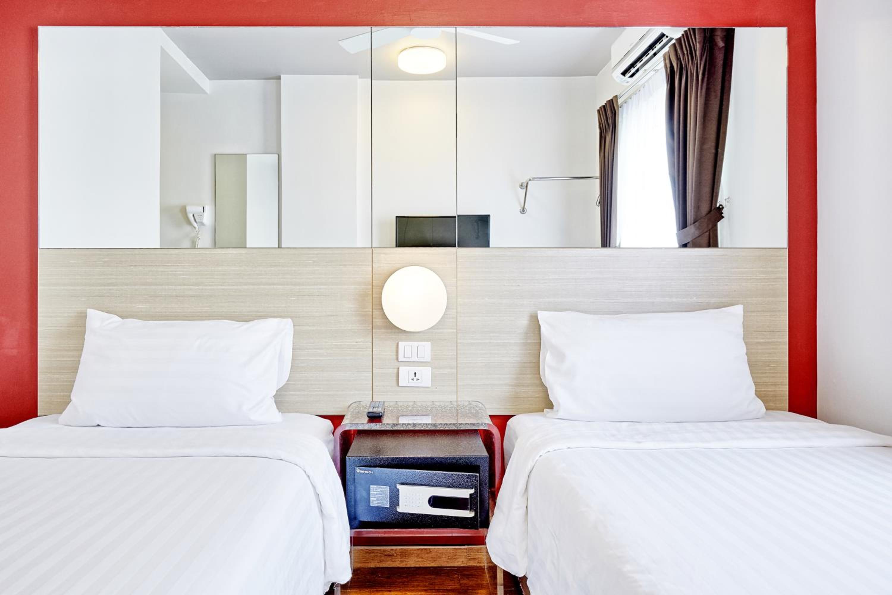 Standard Twin Room - Photo 11