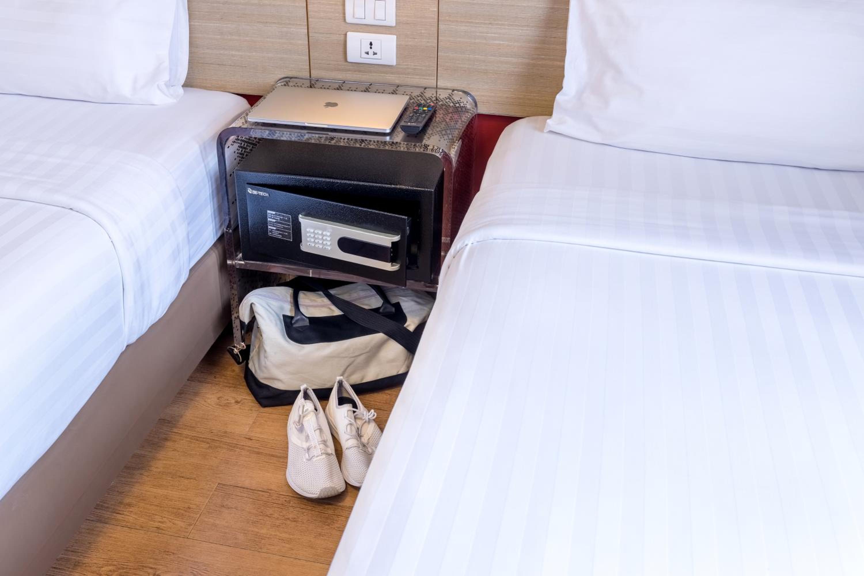 Standard Twin Room - Photo 8