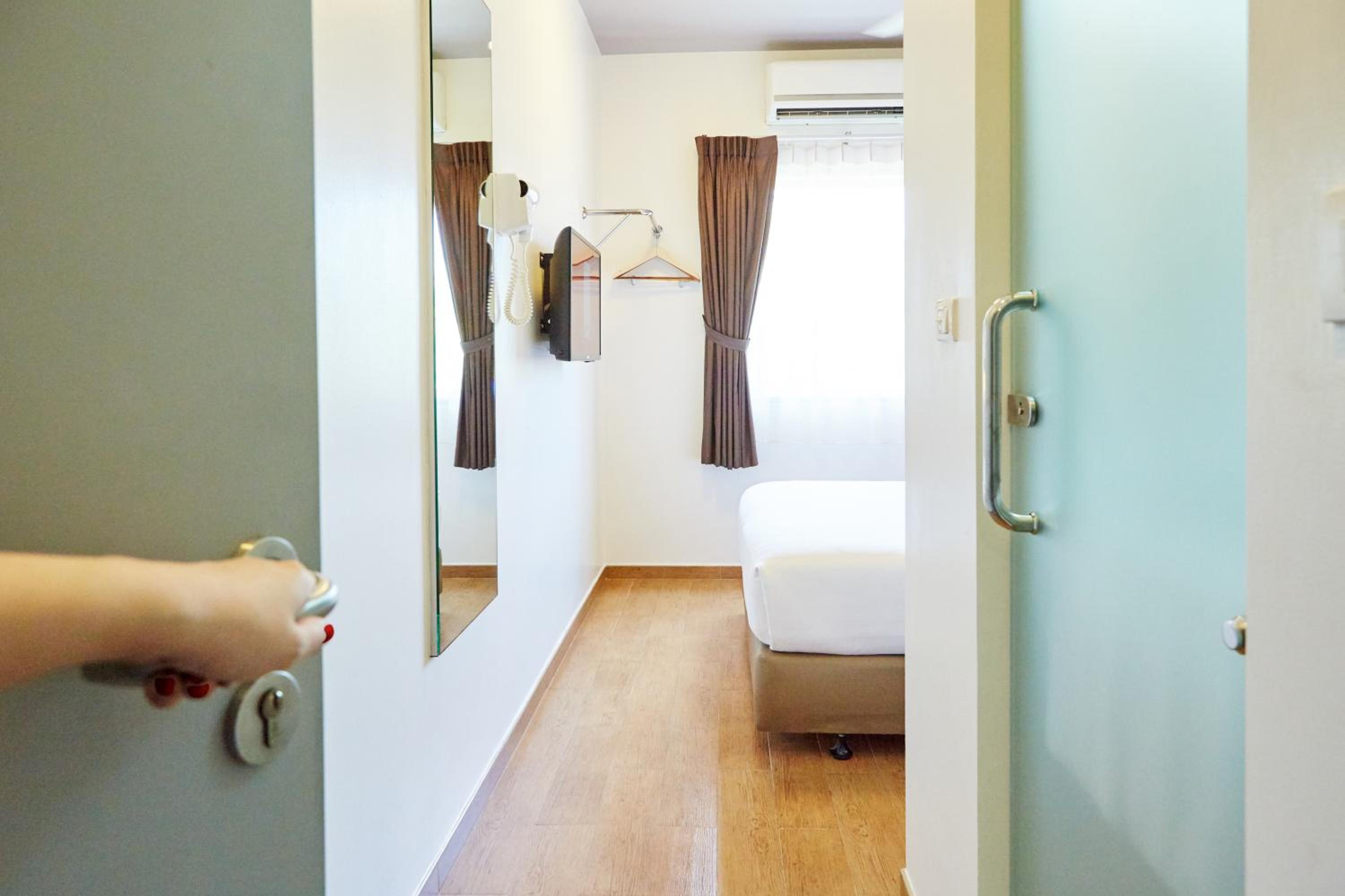 Standard Double Room - Photo 7