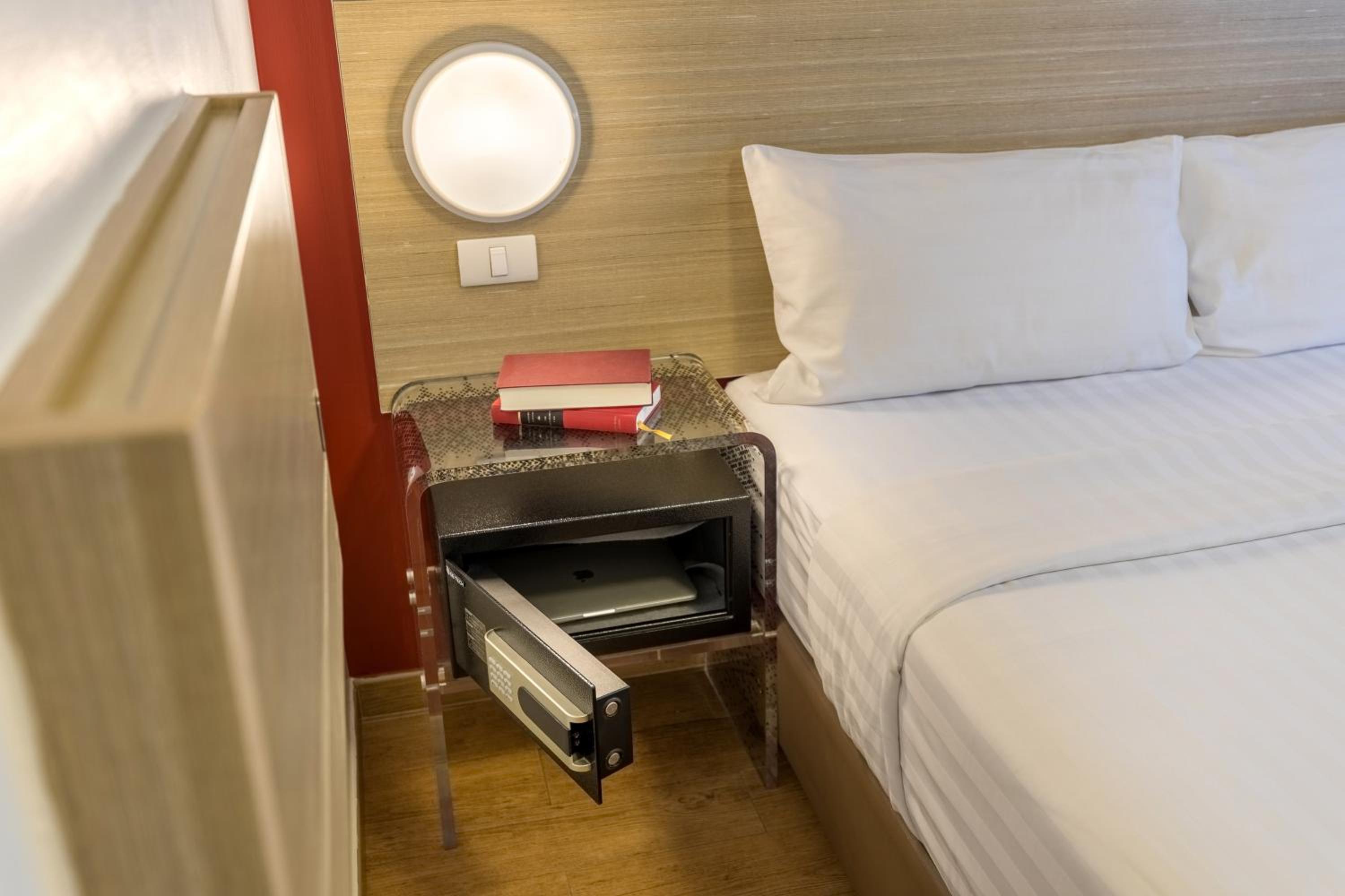 Standard Double Room - Photo 12