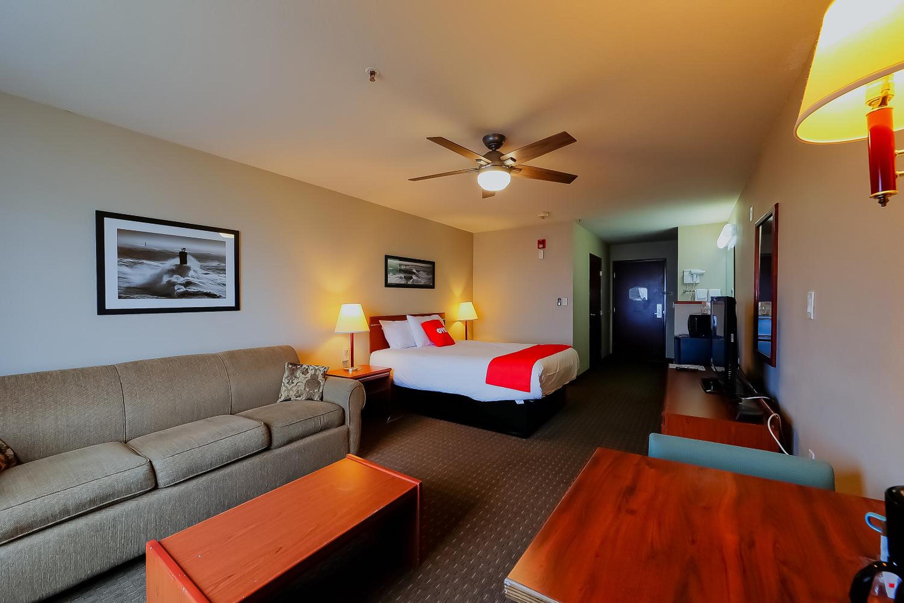Queen Room Accessible - Bay view (Pet Friendly) photo 2