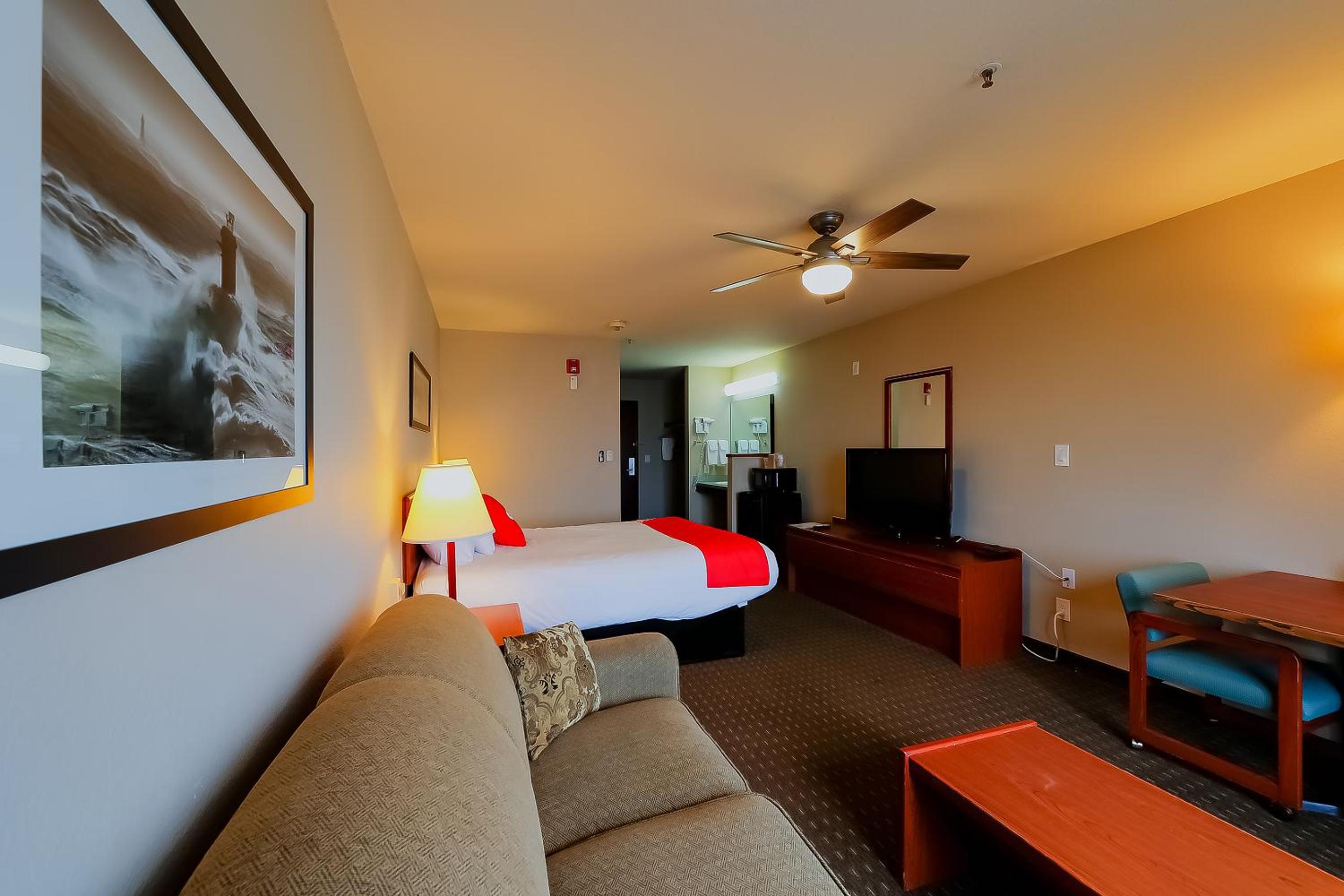Queen Room Accessible - Bay view (Pet Friendly) photo 3