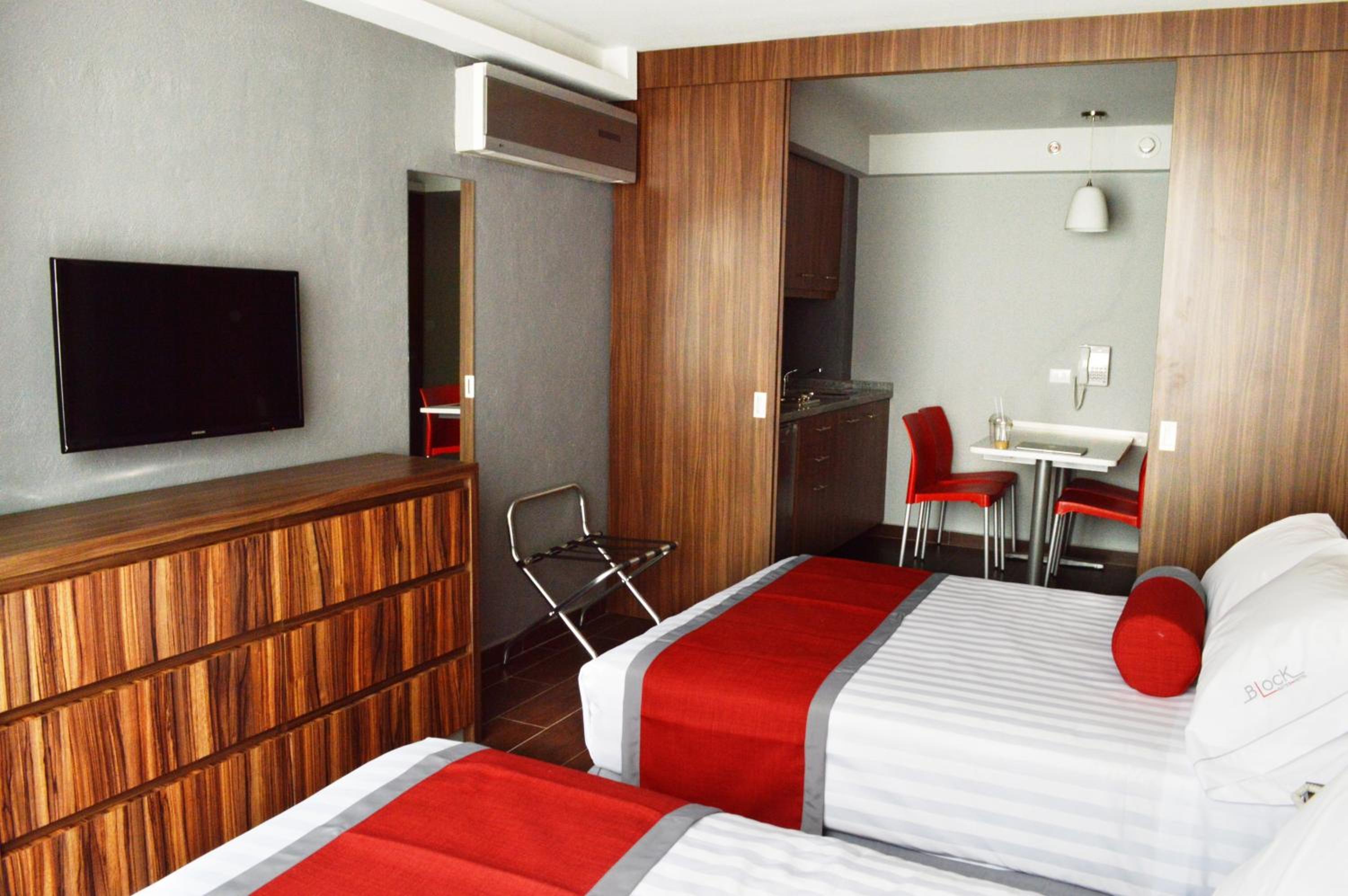 Standard Double Suite with Two Double Beds photo 1