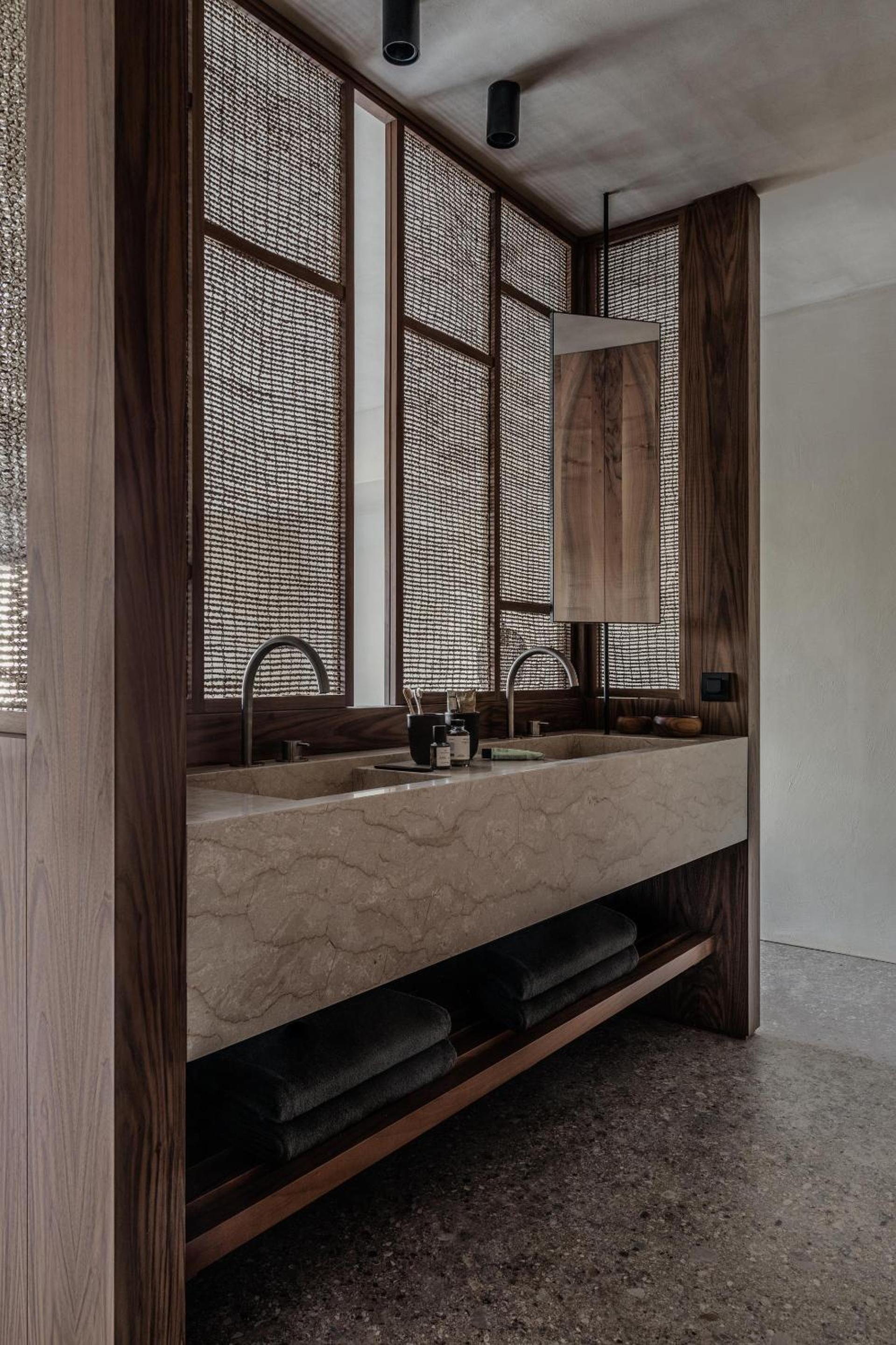 Deluxe Double or Twin Room with Pool Access - Photo 9