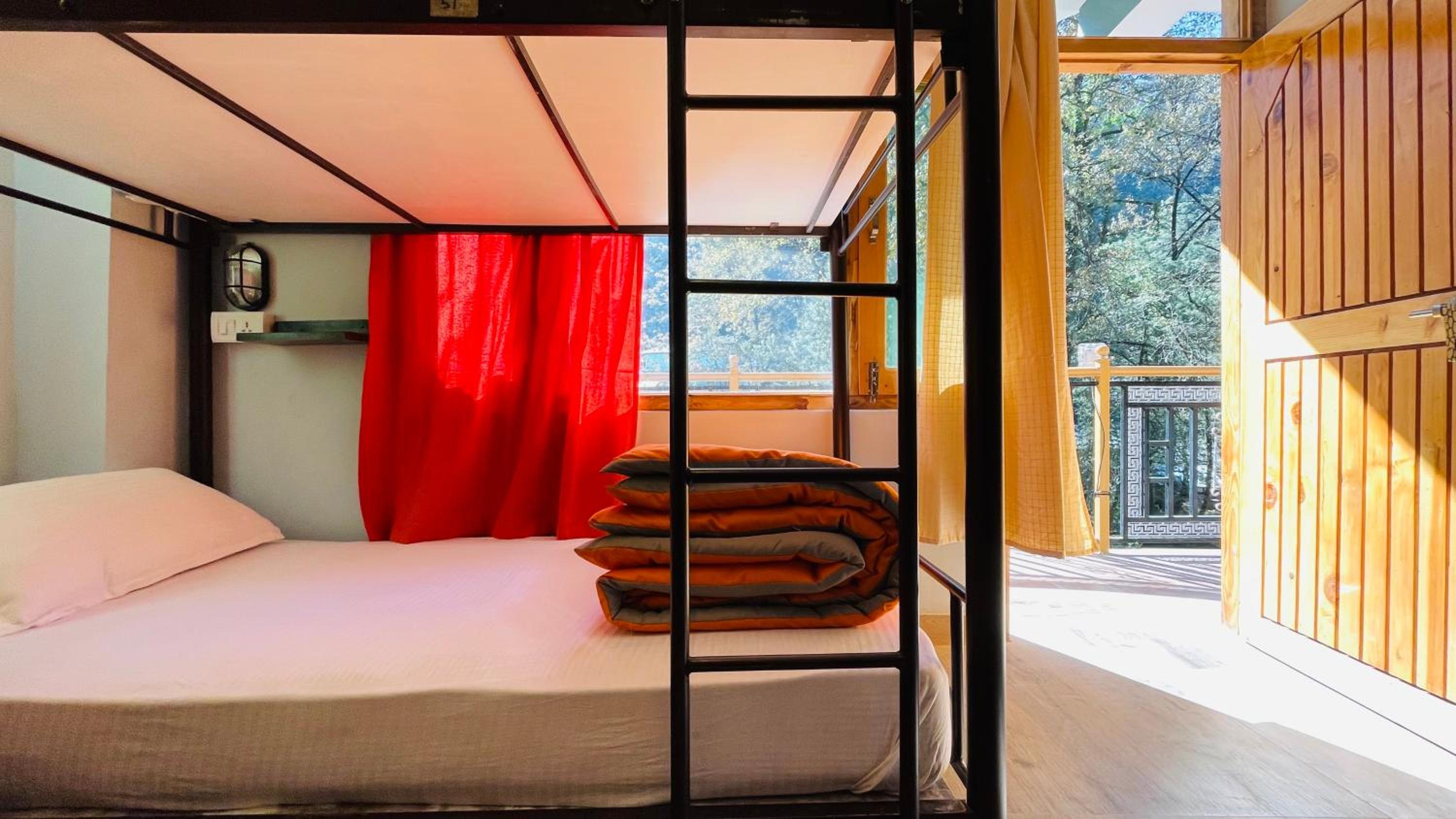 Bed in 10-Bed Mixed Dormitory Room photo 3