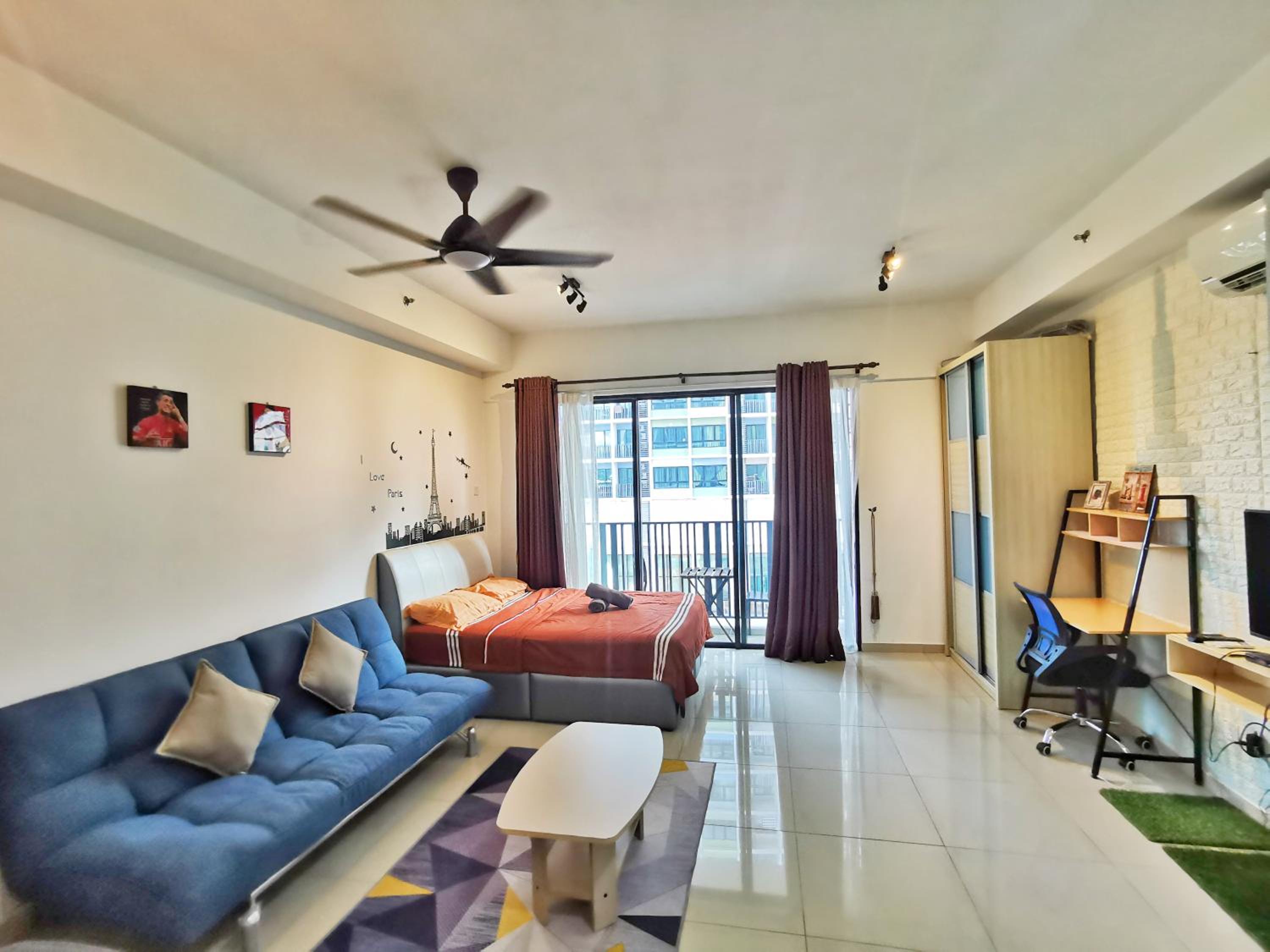 Studio Apartment with Balcony photo 1