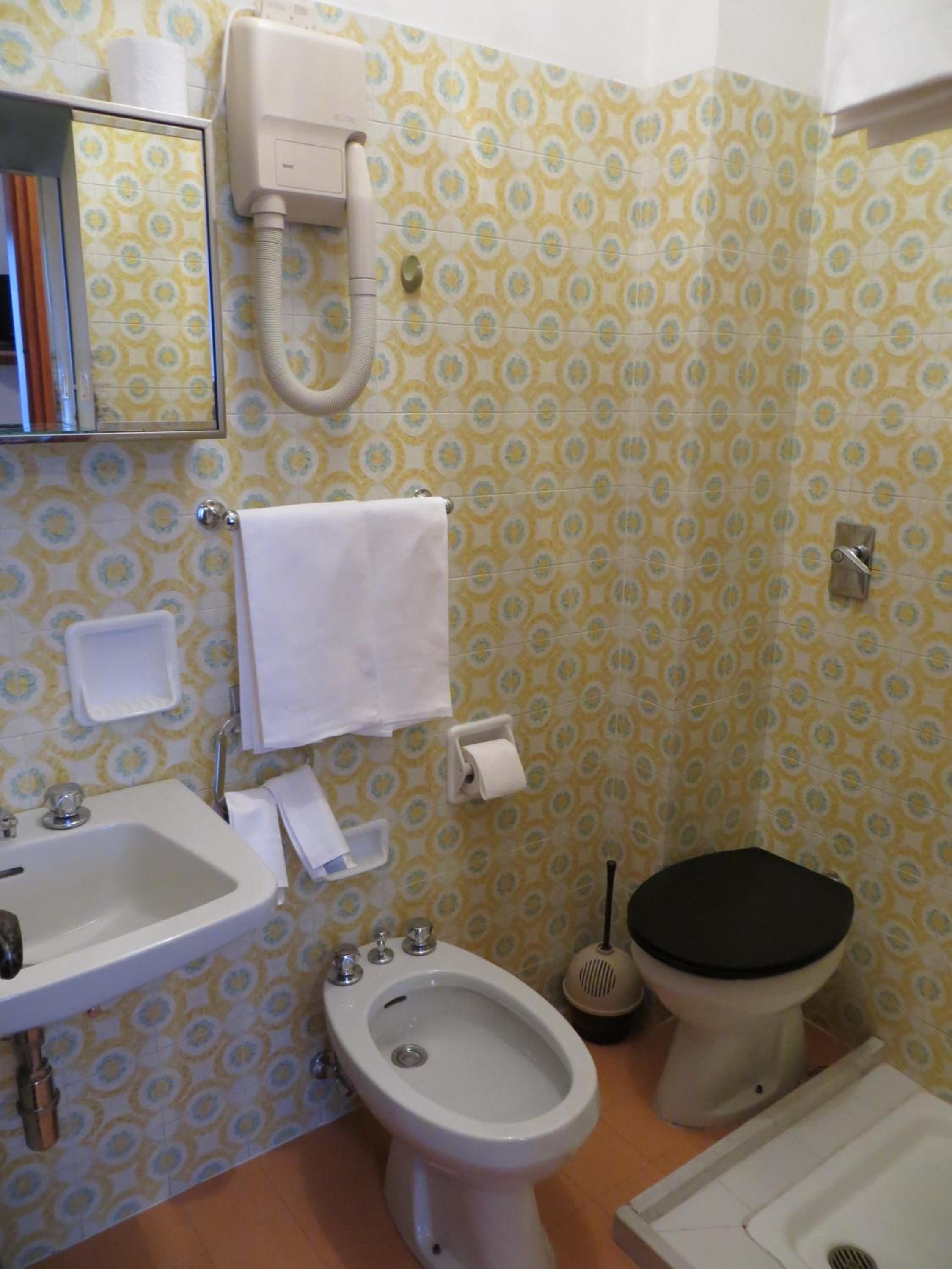 Double Room - Photo 10