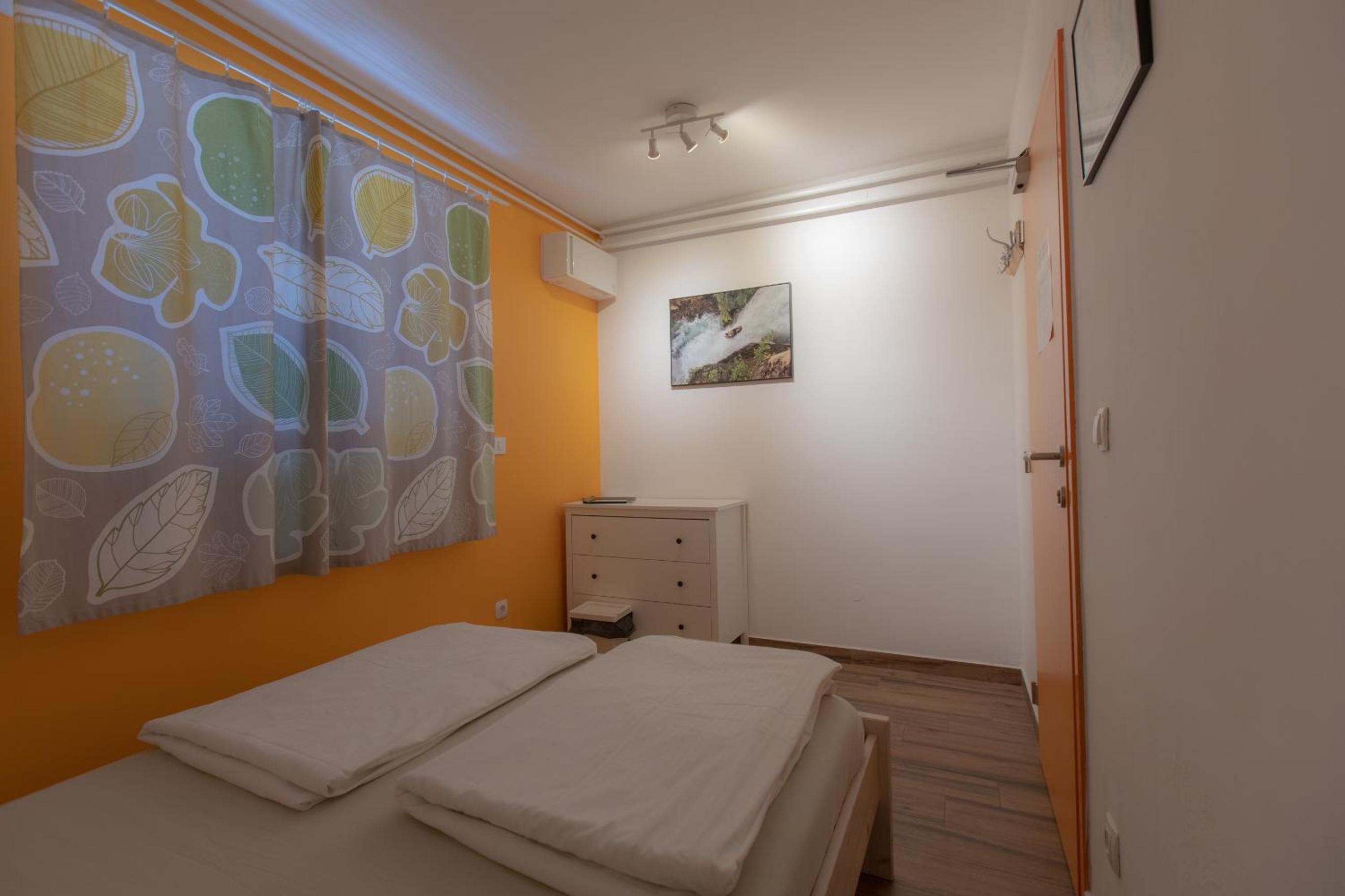 Small Double Room with Shared Bathroom photo 1