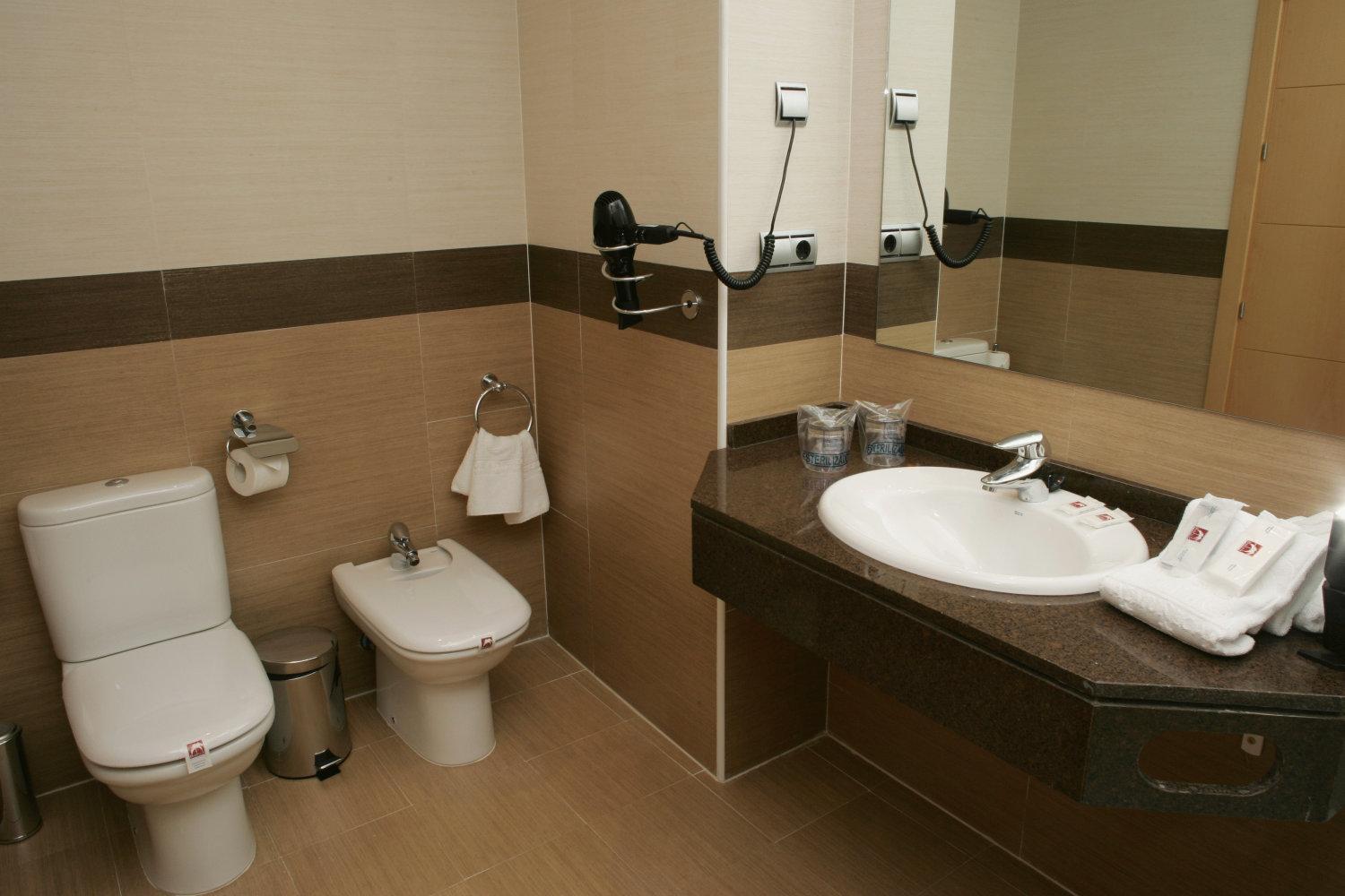 Double or Twin Room - Photo 6