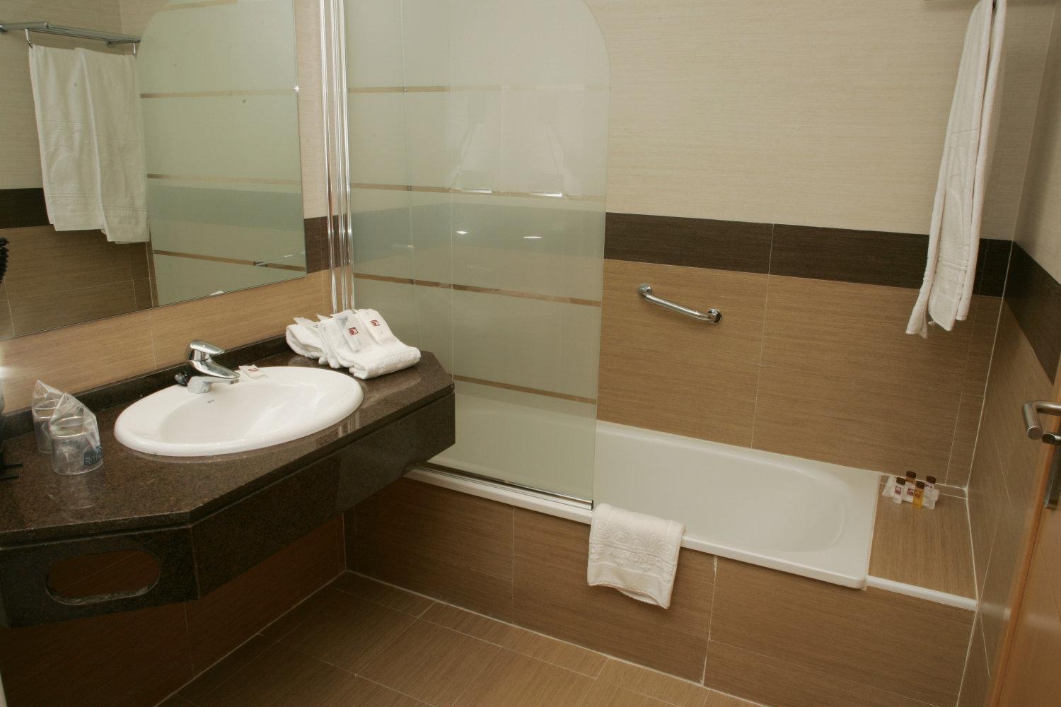 Double or Twin Room - Photo 8