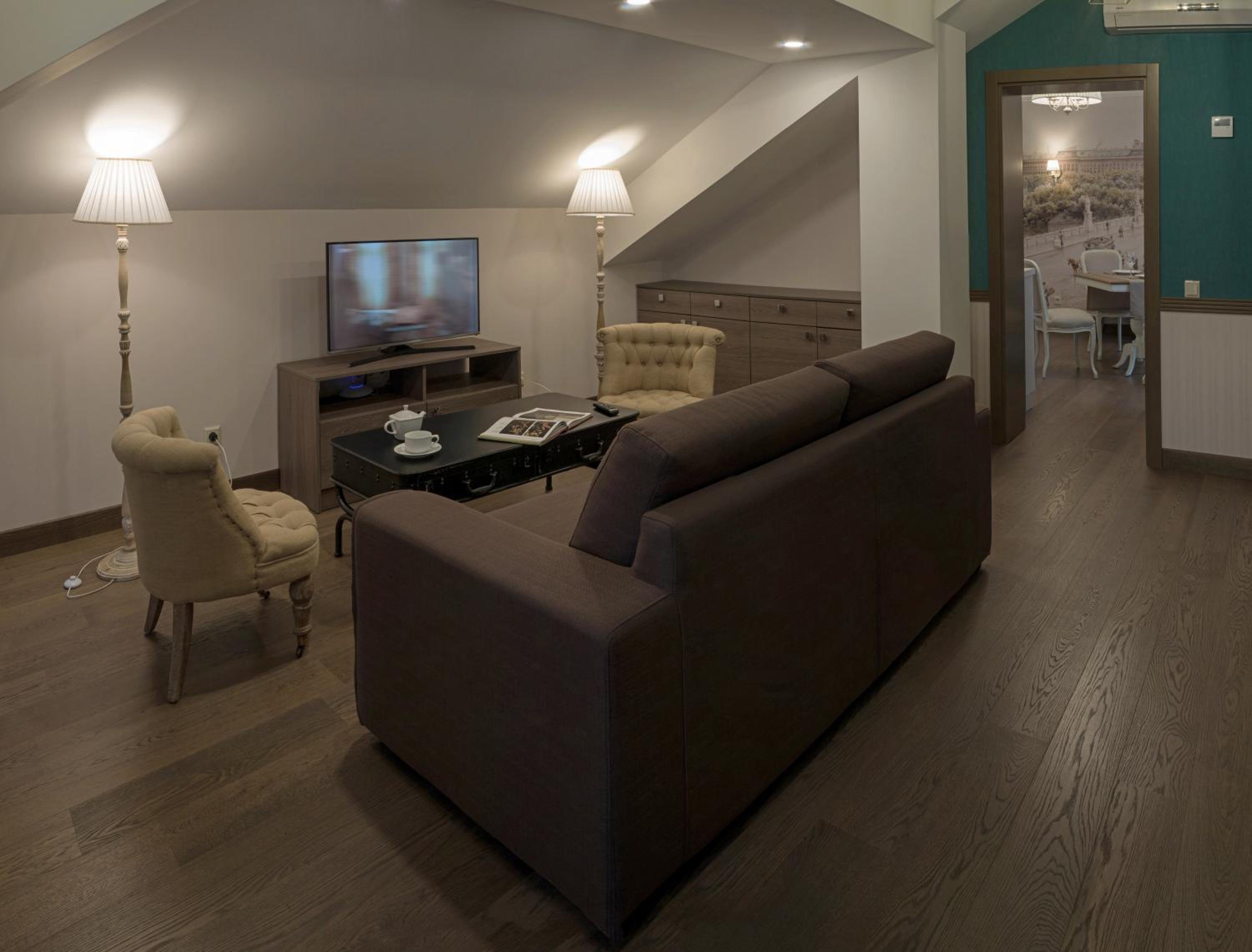 One-Bedroom Apartment with Balcony photo 1