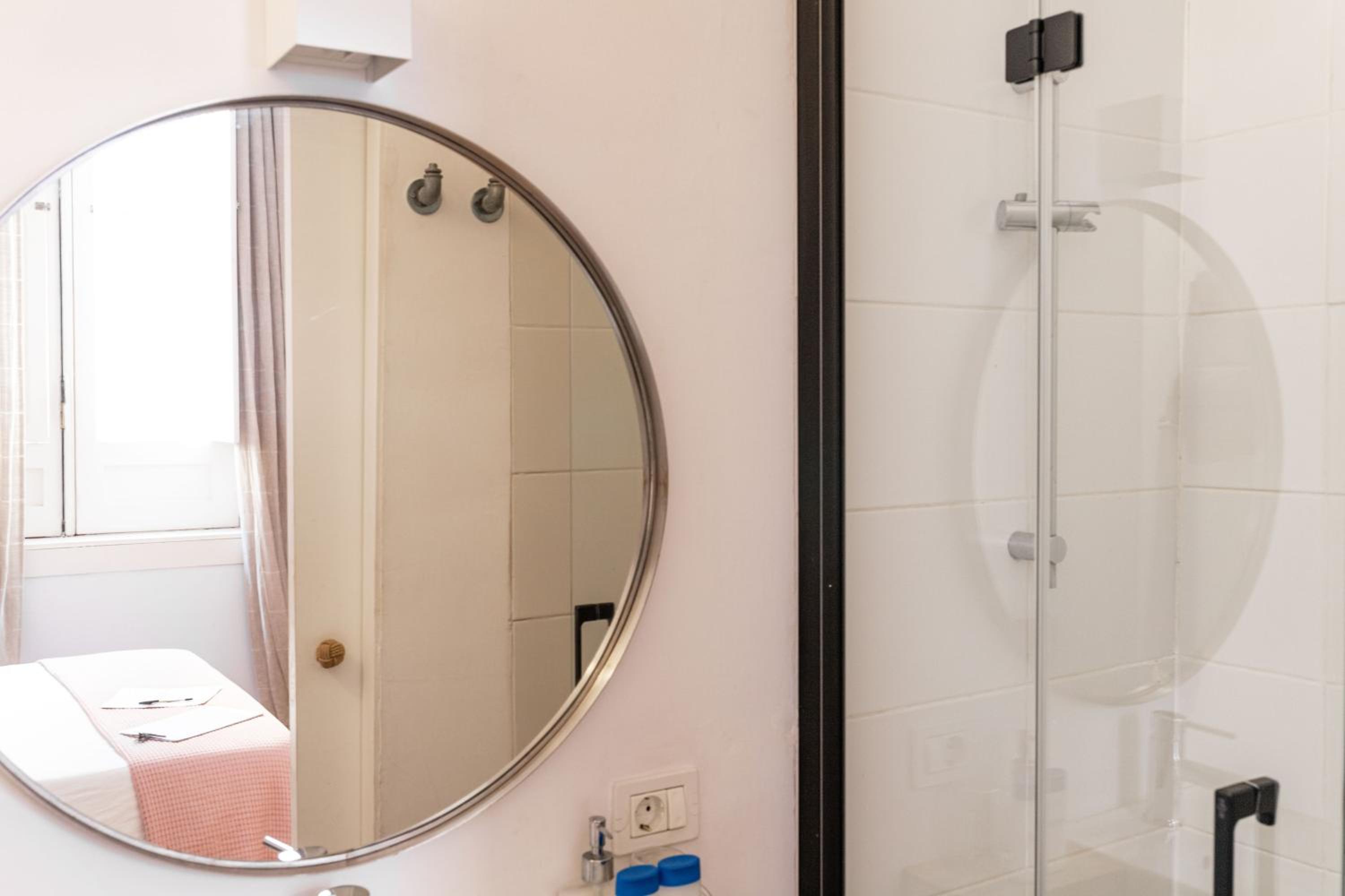 Double Room with Private Bathroom - Photo 3