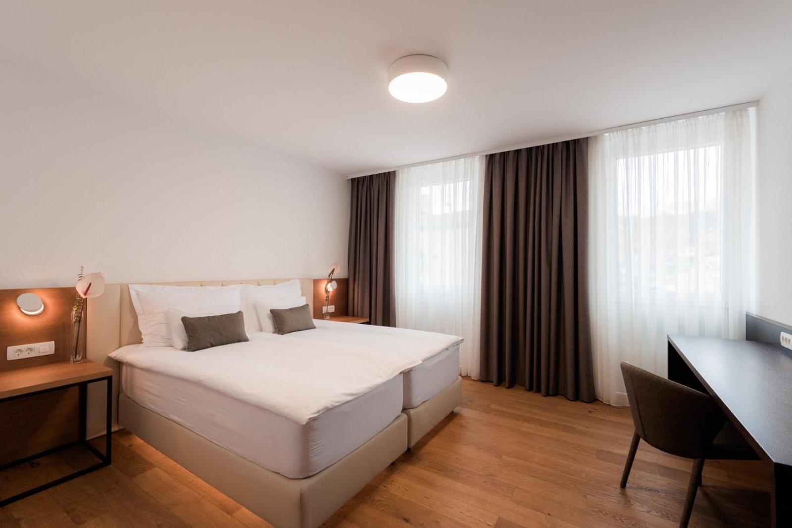 Twin Room with View - Photo 1