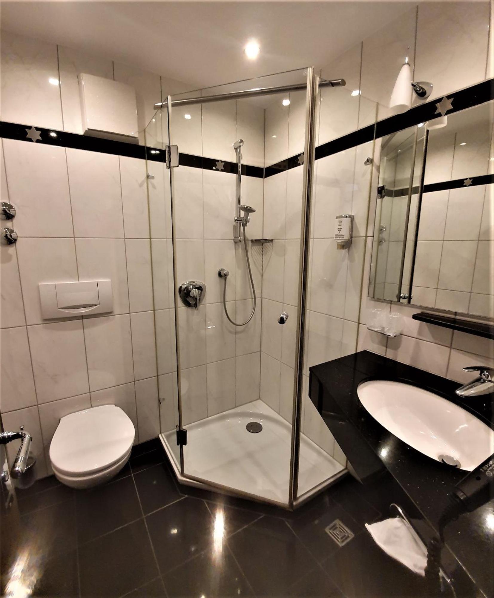 Single Room with Shower photo 3