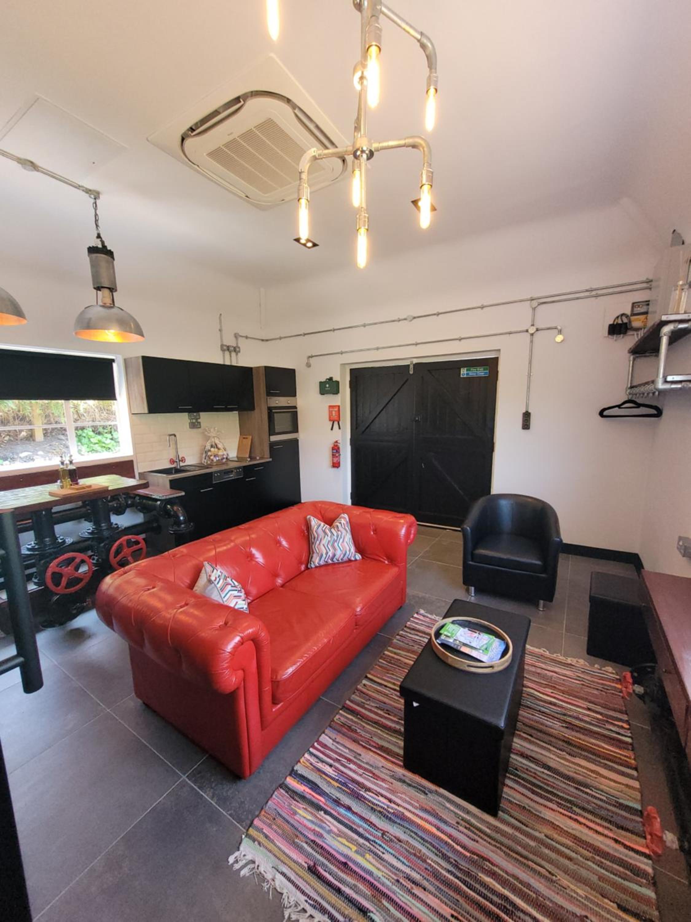 One-Bedroom House - Photo 22