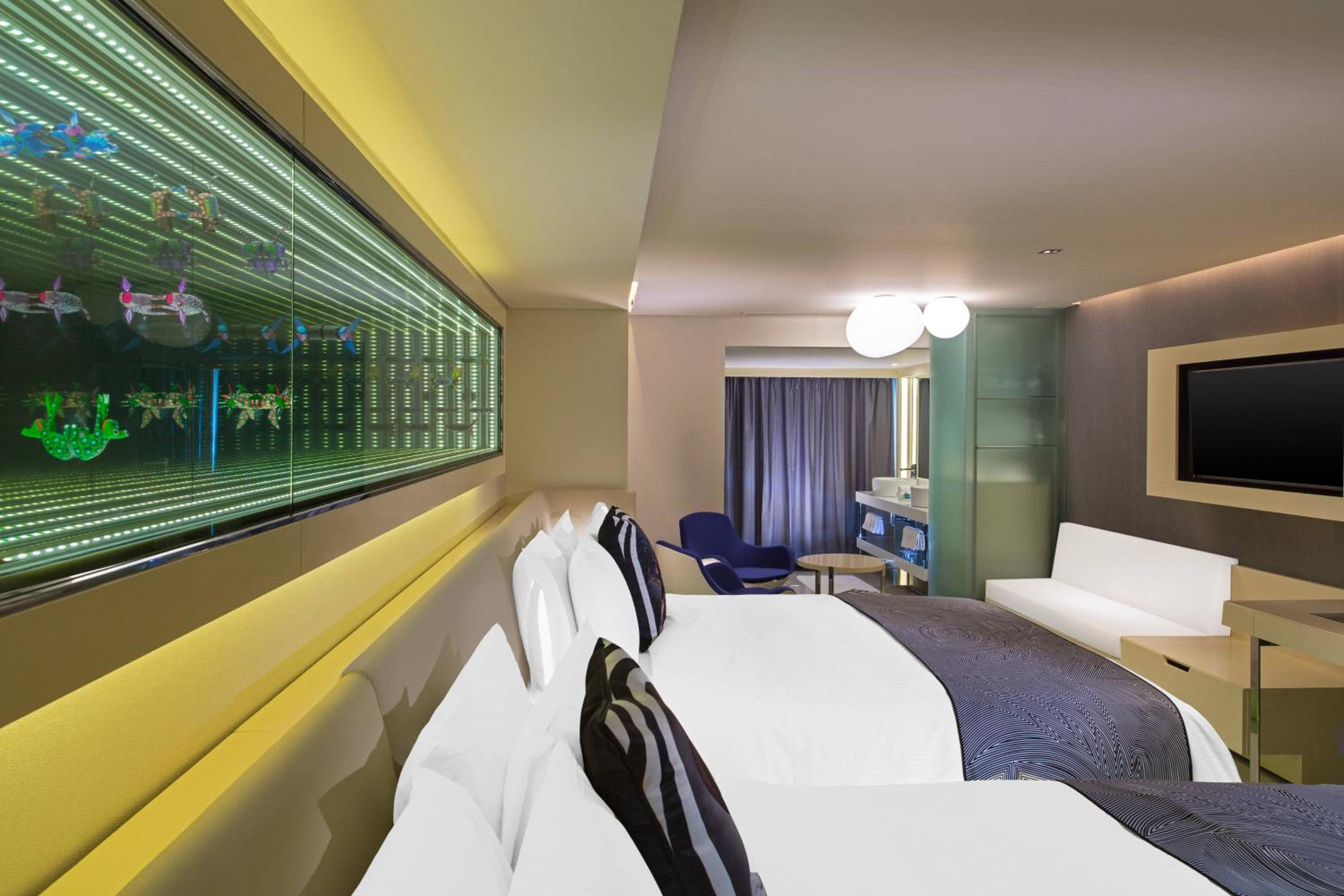Deluxe Queen Room with Two Queen Beds and Partial City View photo 3