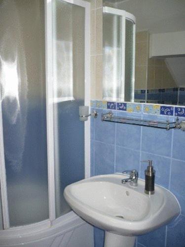 Double or Twin Room - Photo 2