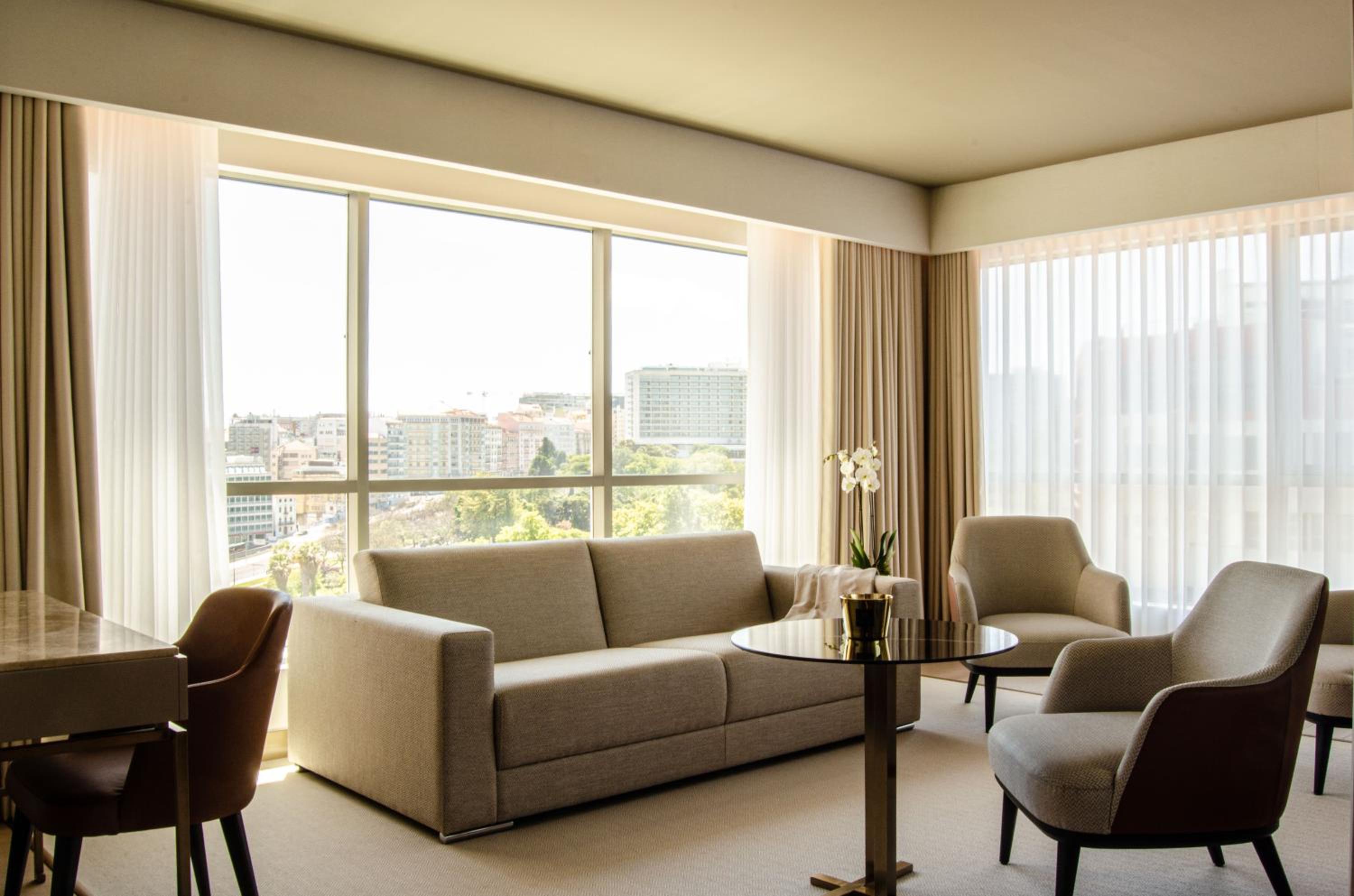 Premium Suite - Photo 11
