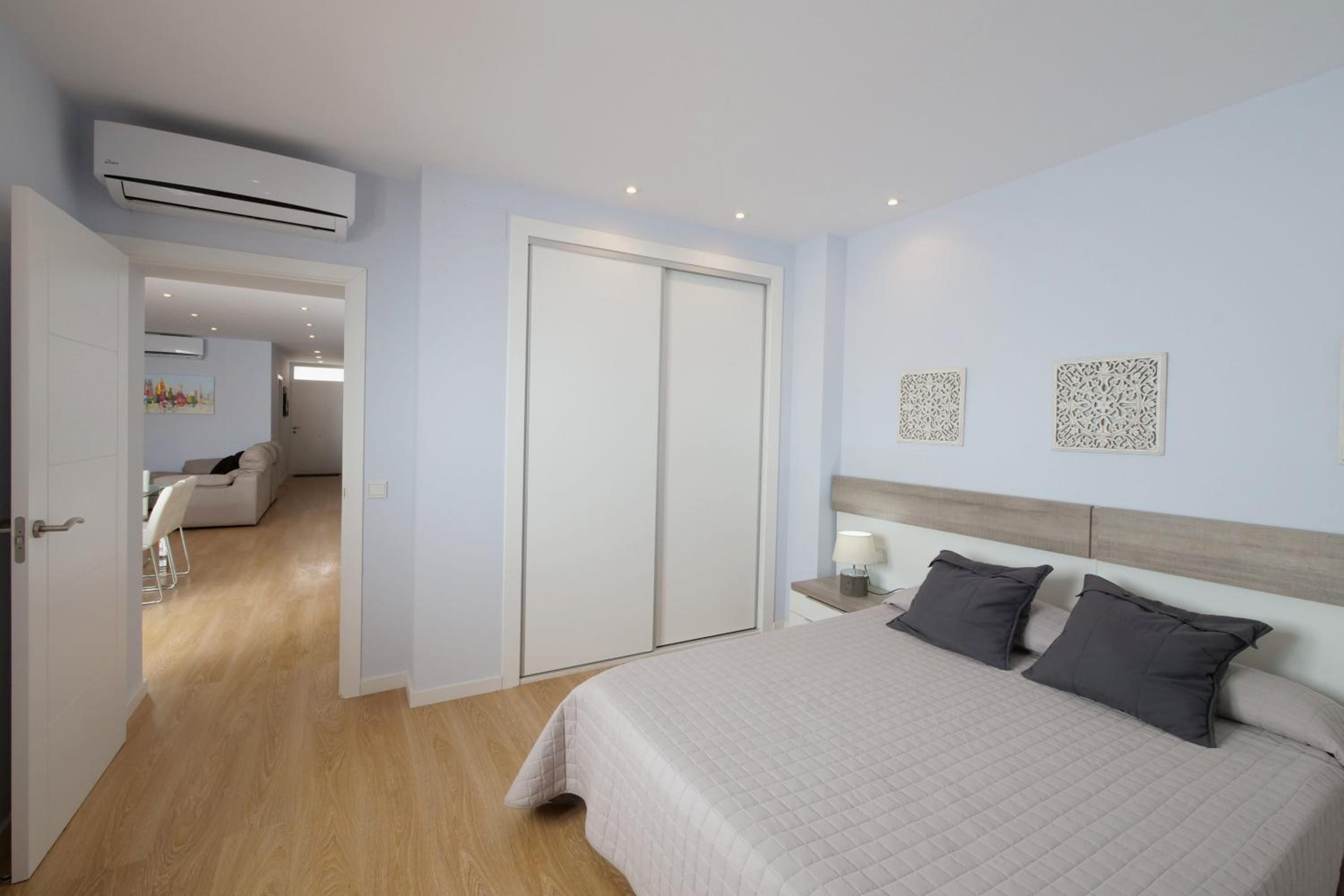 Three-Bedroom House photo 3