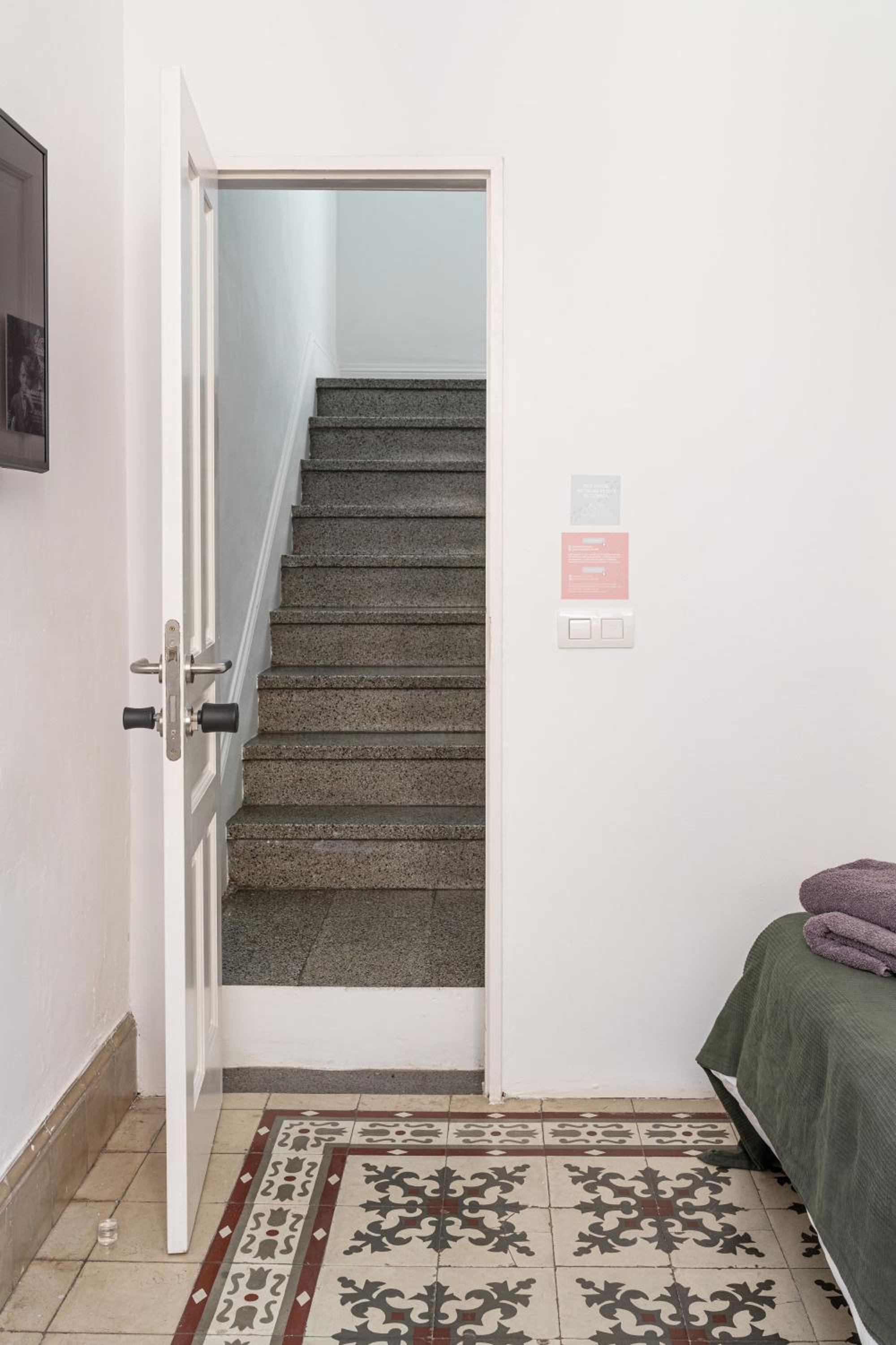 Double Room with Private External Bathroom - Photo 6