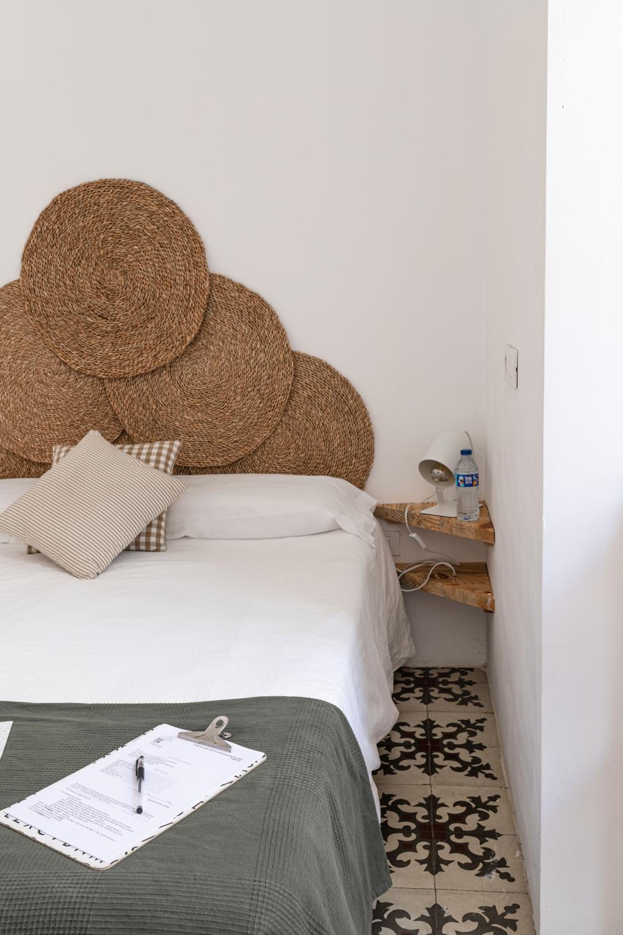 Double Room with Private External Bathroom - Photo 7