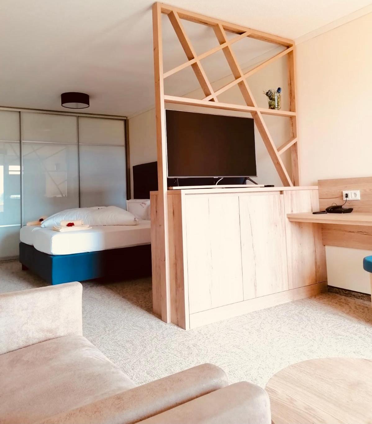 Family Suite with Balcony photo 2