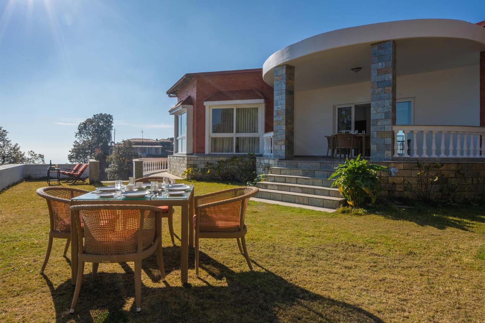 Villa - Photo 2