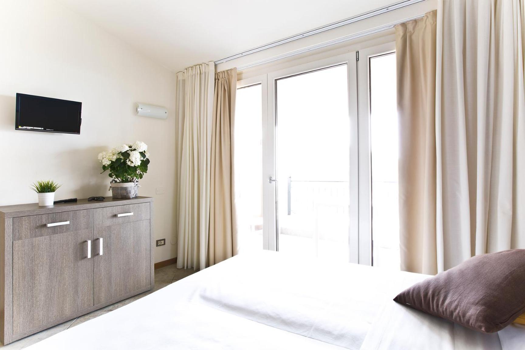 Superior Double or Twin Room with Lake View photo 1