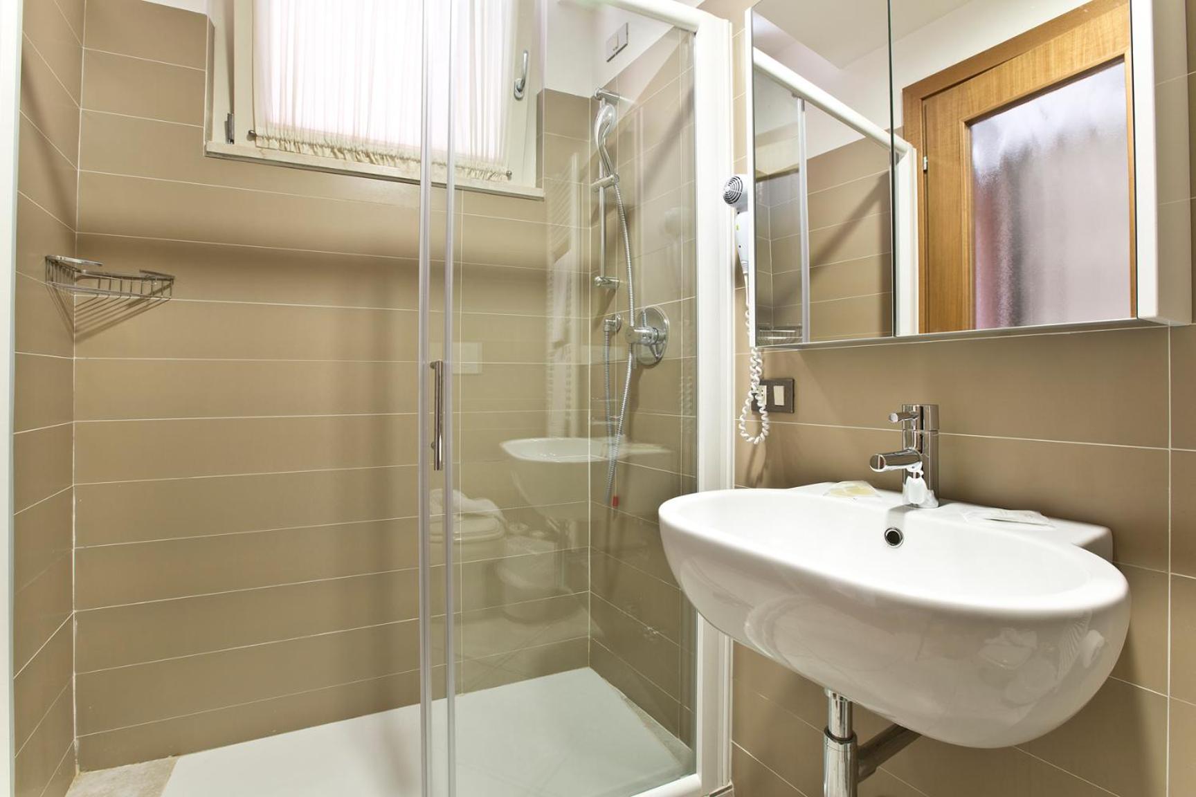 Superior Double or Twin Room with Lake View photo 2