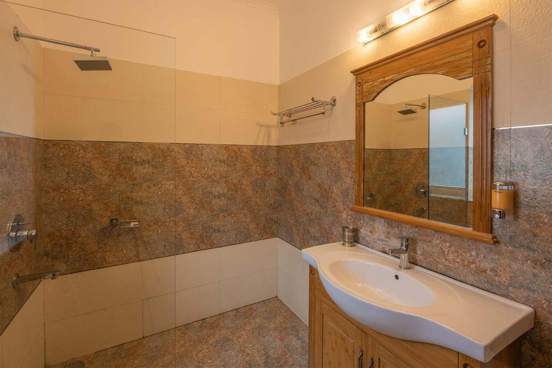 Three-Bedroom Villa - Photo 18