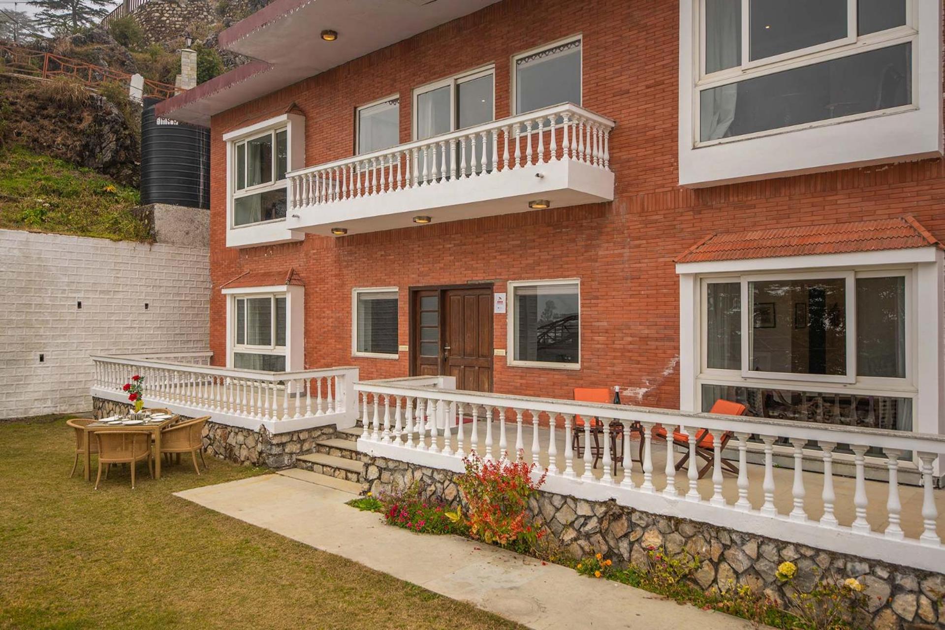 Three-Bedroom Villa - Photo 2