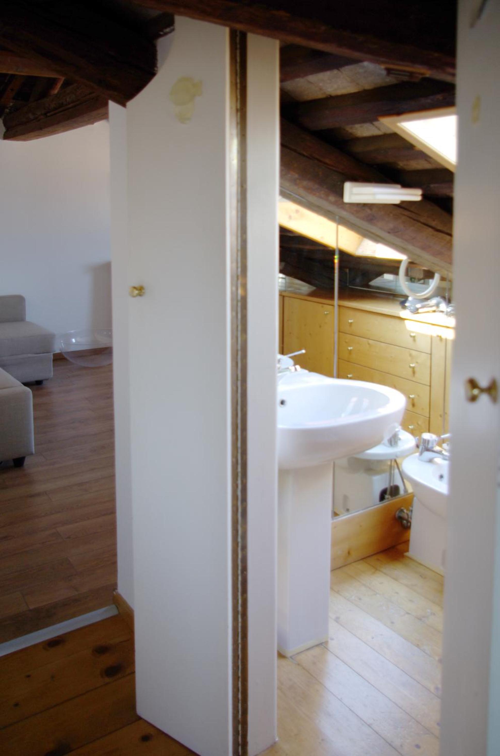 Studio - Attic photo 3