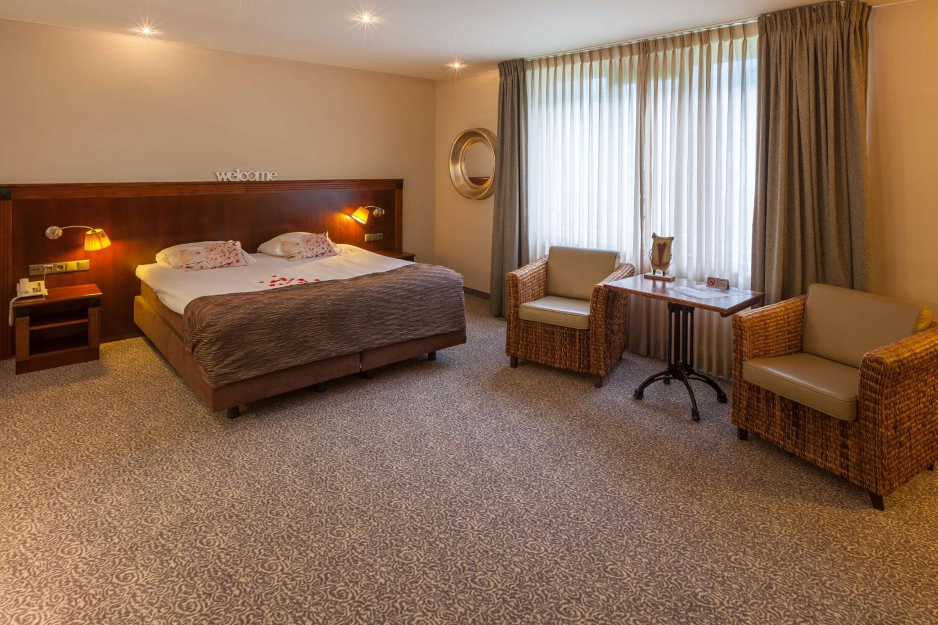 Honeymoon Suite - Photo 1